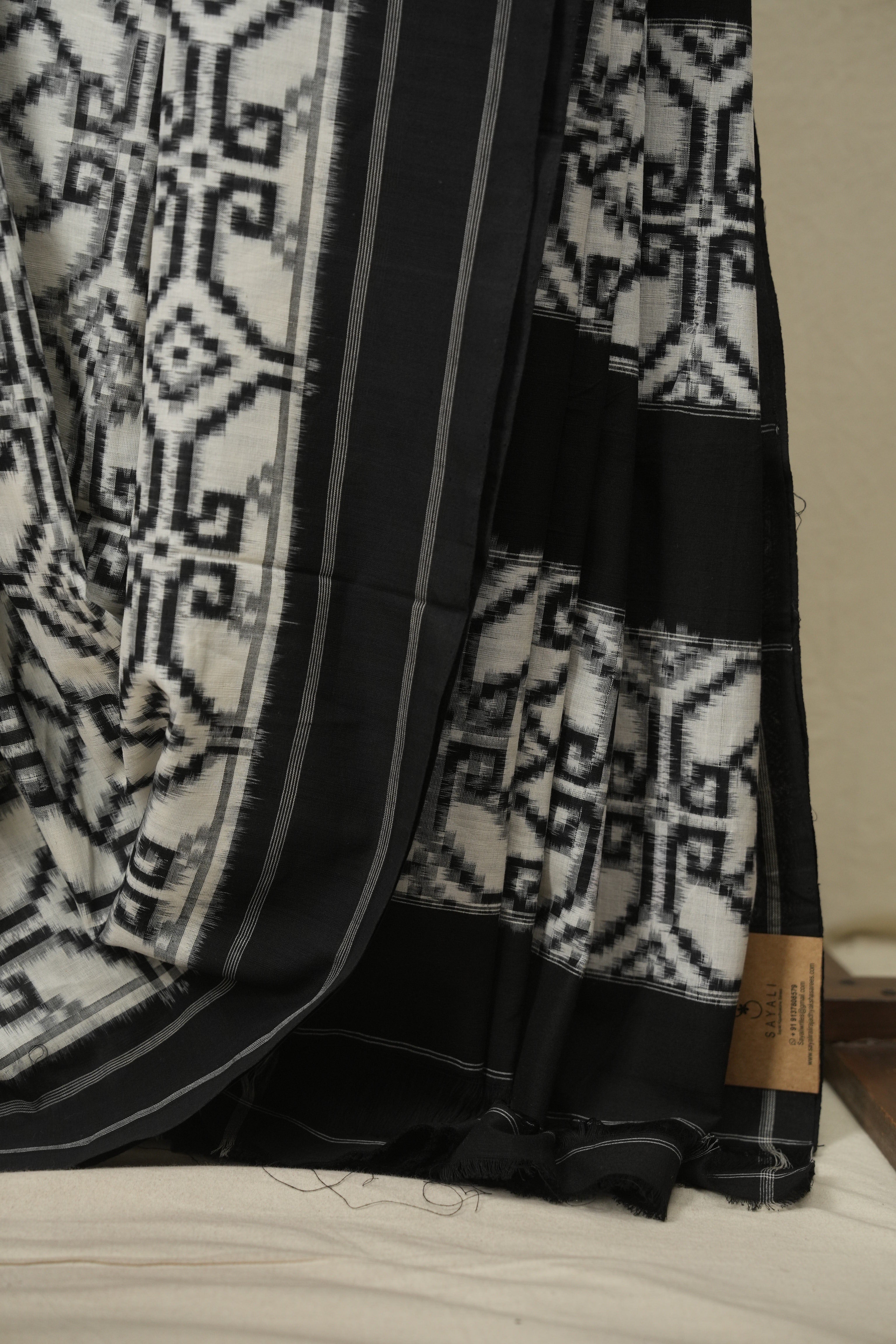 White Pochampalli Cotton Ikat Saree SRWPCIS723