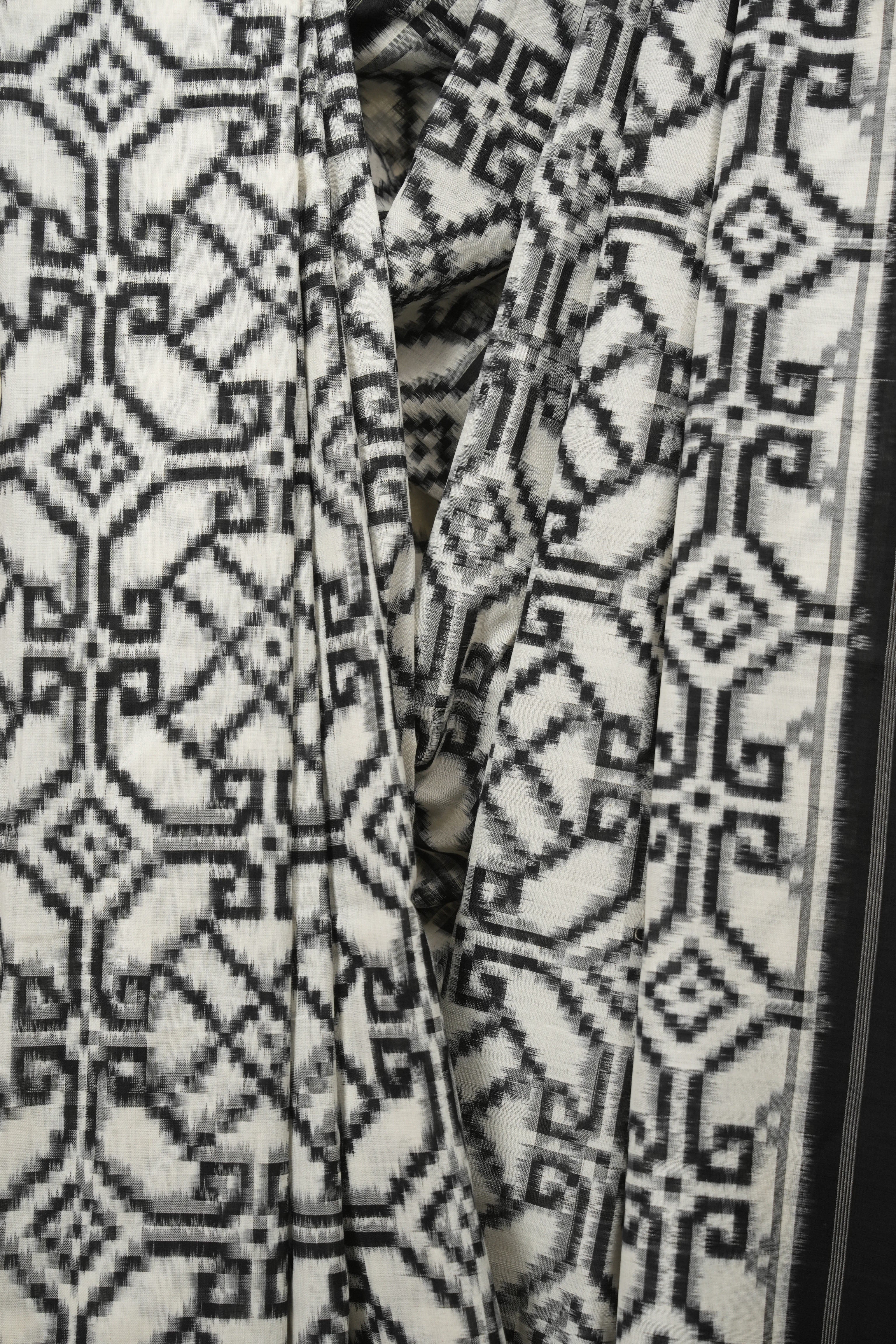 White Pochampalli Cotton Ikat Saree SRWPCIS723
