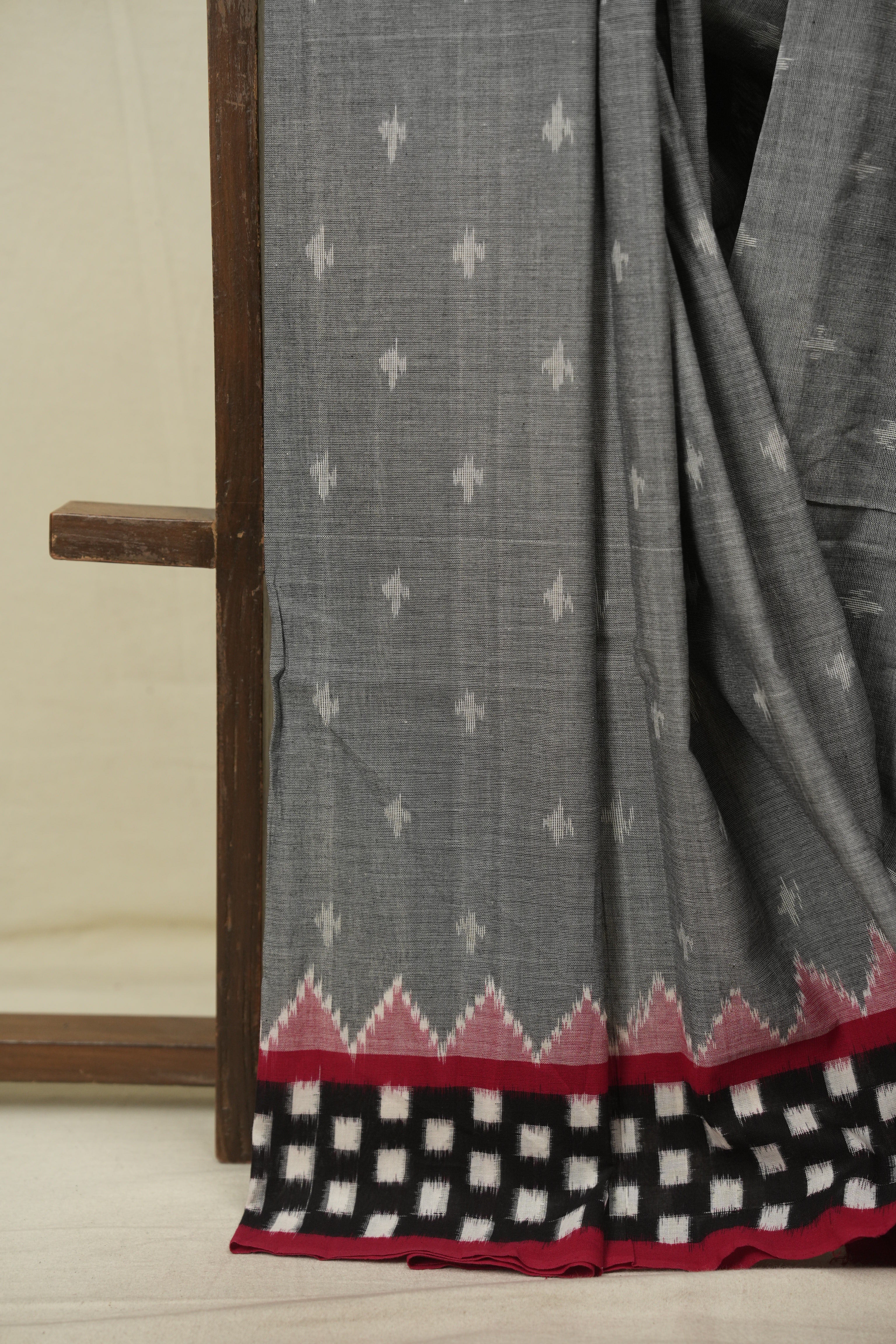 Grey Pochampalli Cotton Ikat Saree - SRGPCIS755