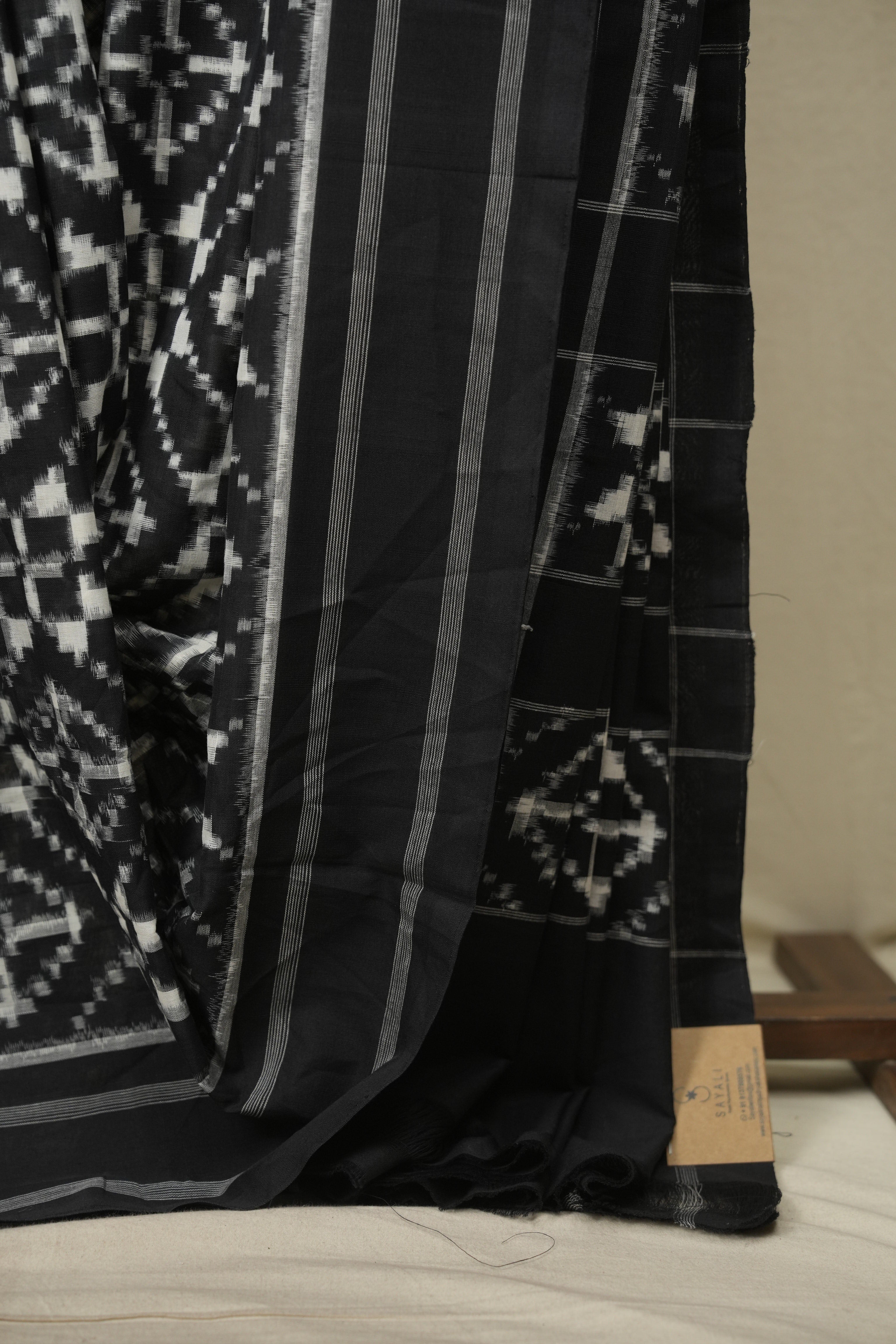Black Pochampali Cotton Ikat Saree - SRBPCIS724