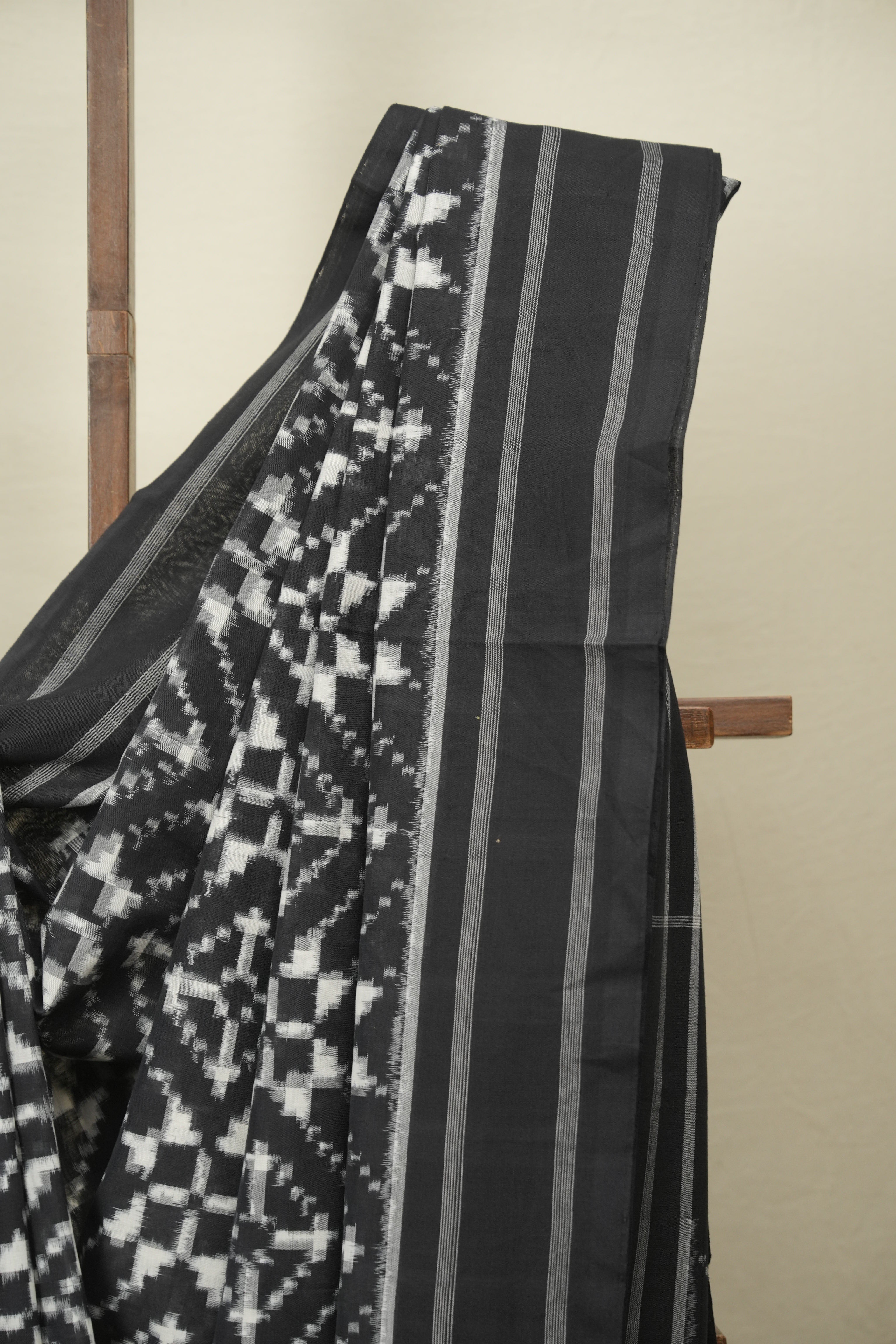 Black Pochampali Cotton Ikat Saree - SRBPCIS724