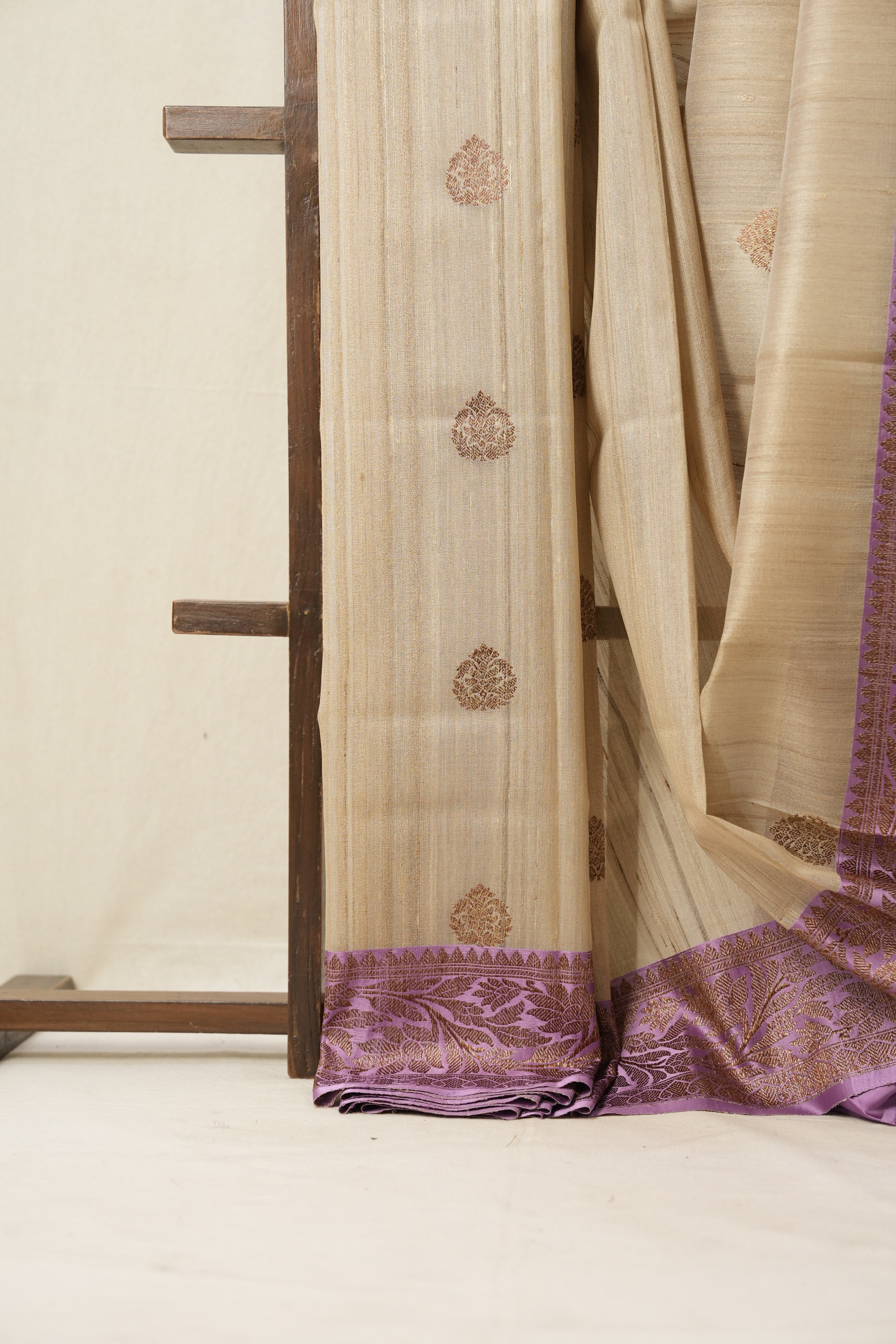 Cream Lavender Banarasi Silk Saree - SRCLBSS740