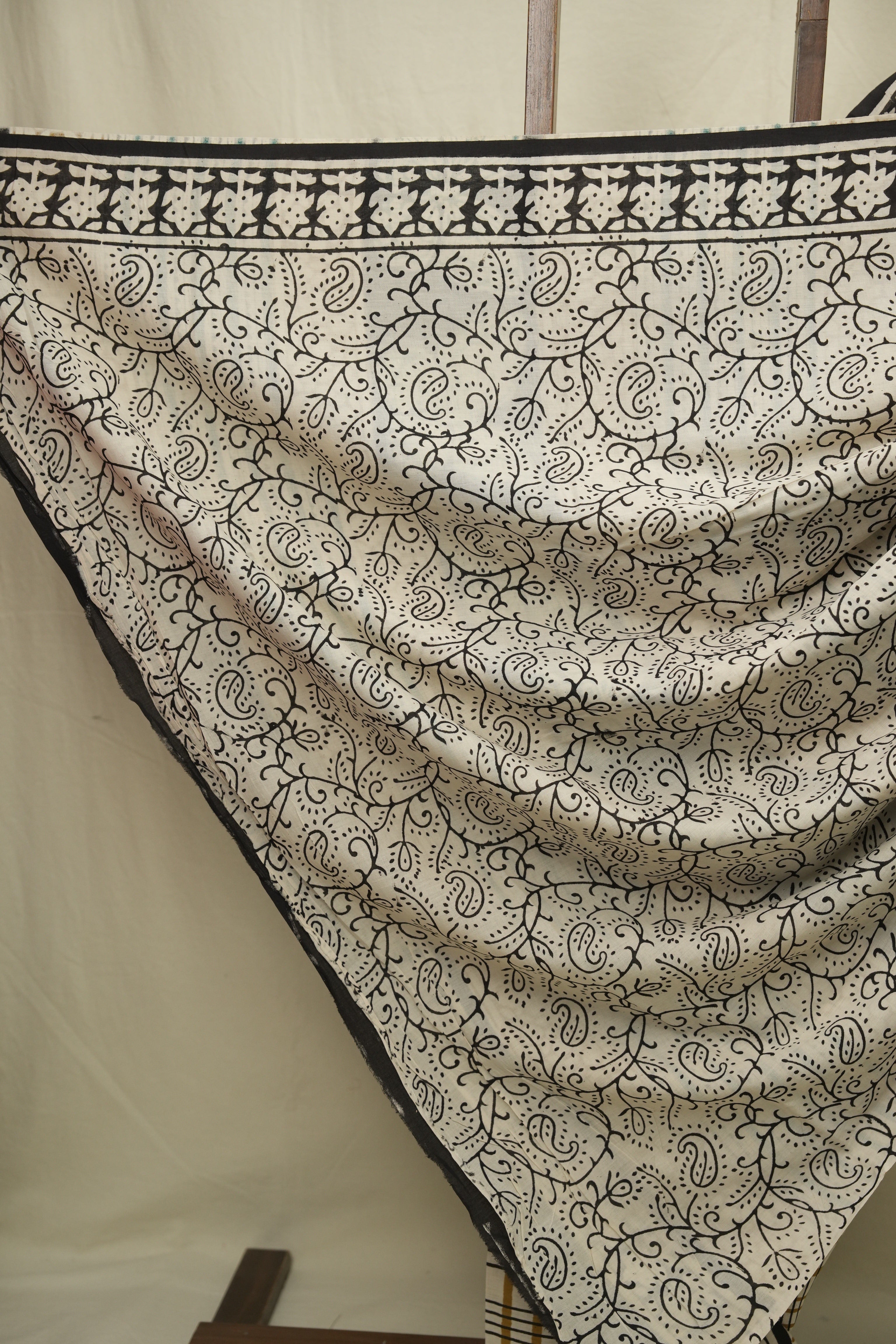 Cream HBP Cotton Saree - SRCCS3414