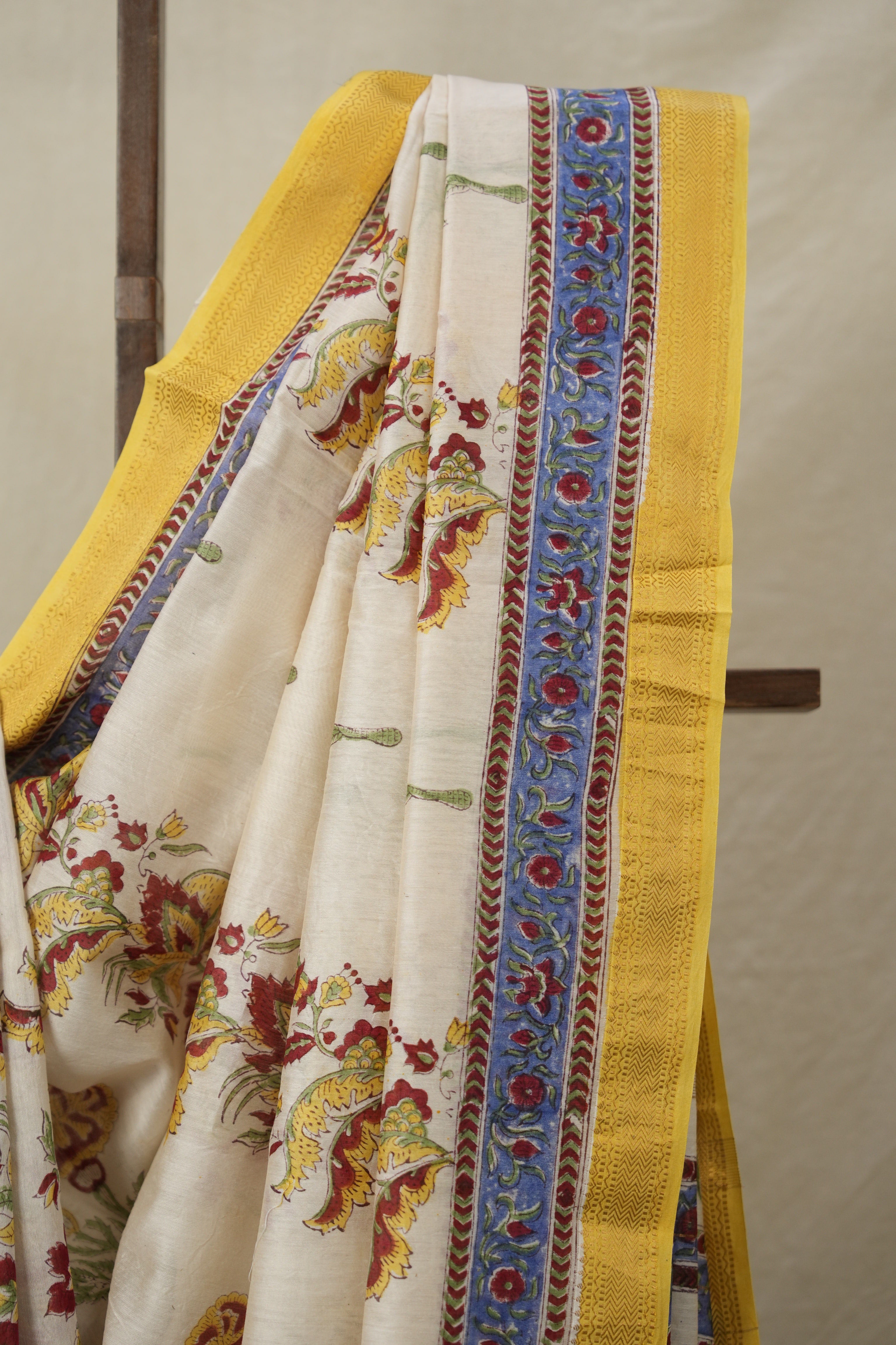 Cream HBP Cotton Silk Saree With Maheshwari Border (DEFECT) - SRCCSS80-PI