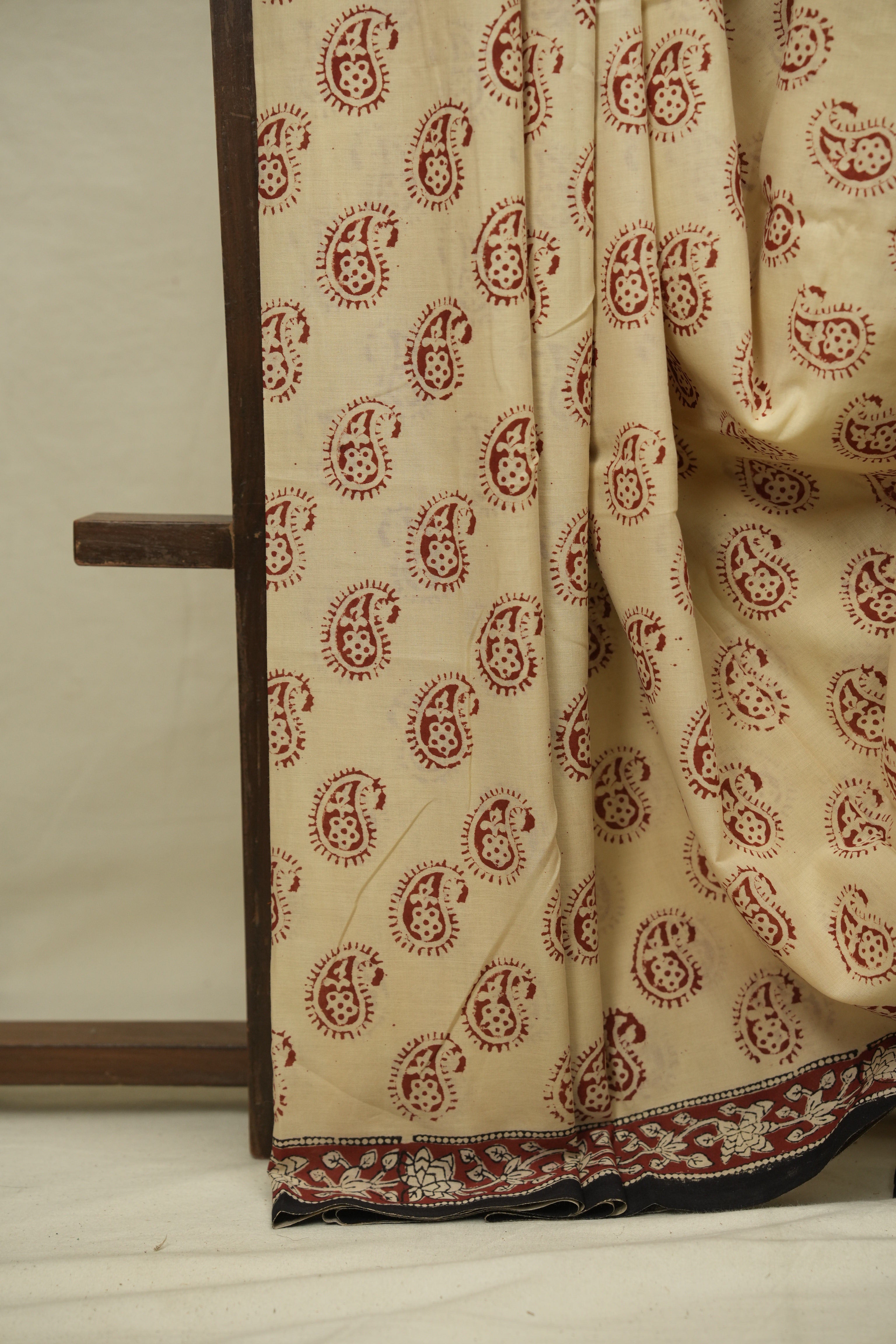 Cream HBP Cotton Saree - SRCCS3402