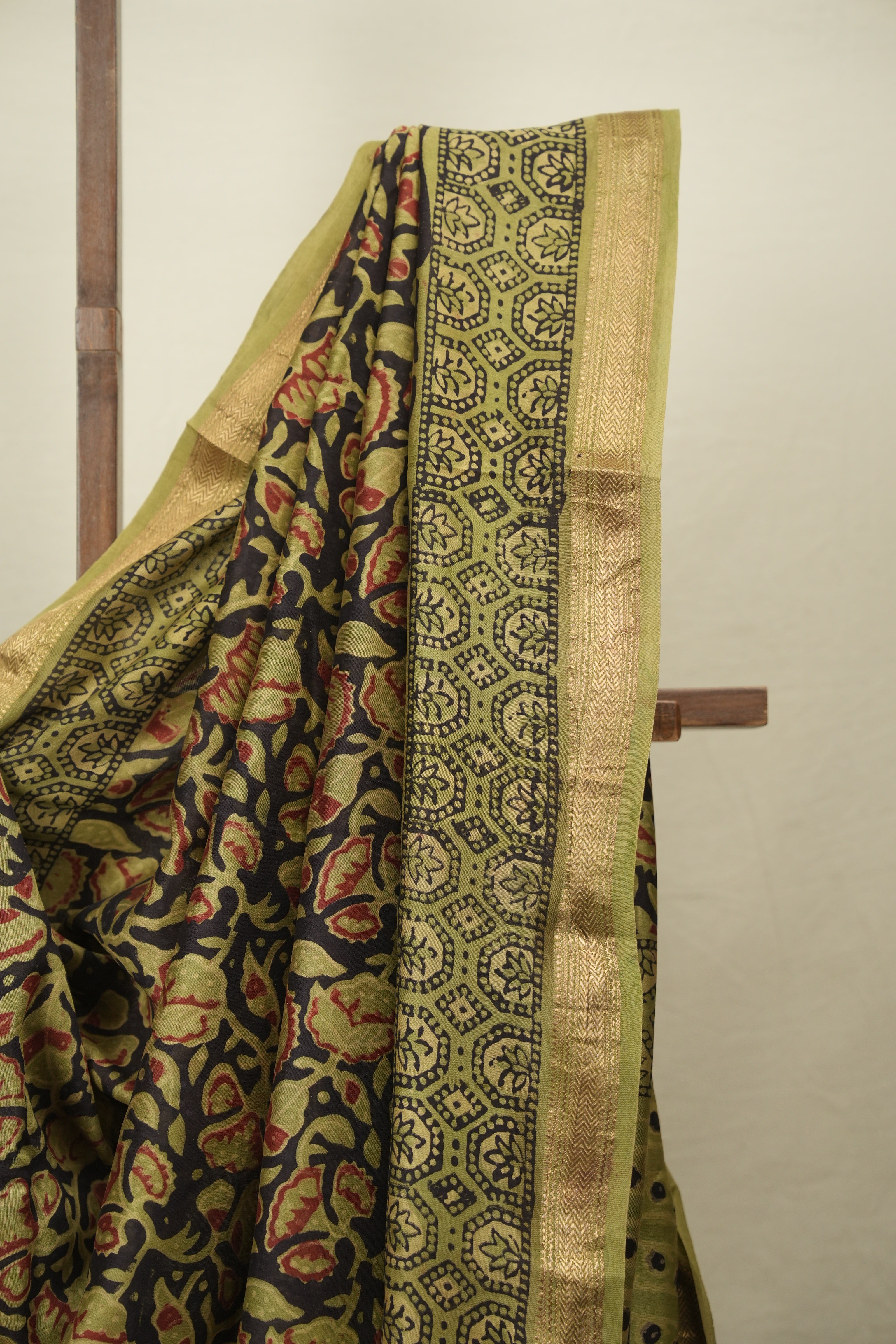 Black HBP Cotton Silk Saree With Maheshwari Border - SRBCSS1812