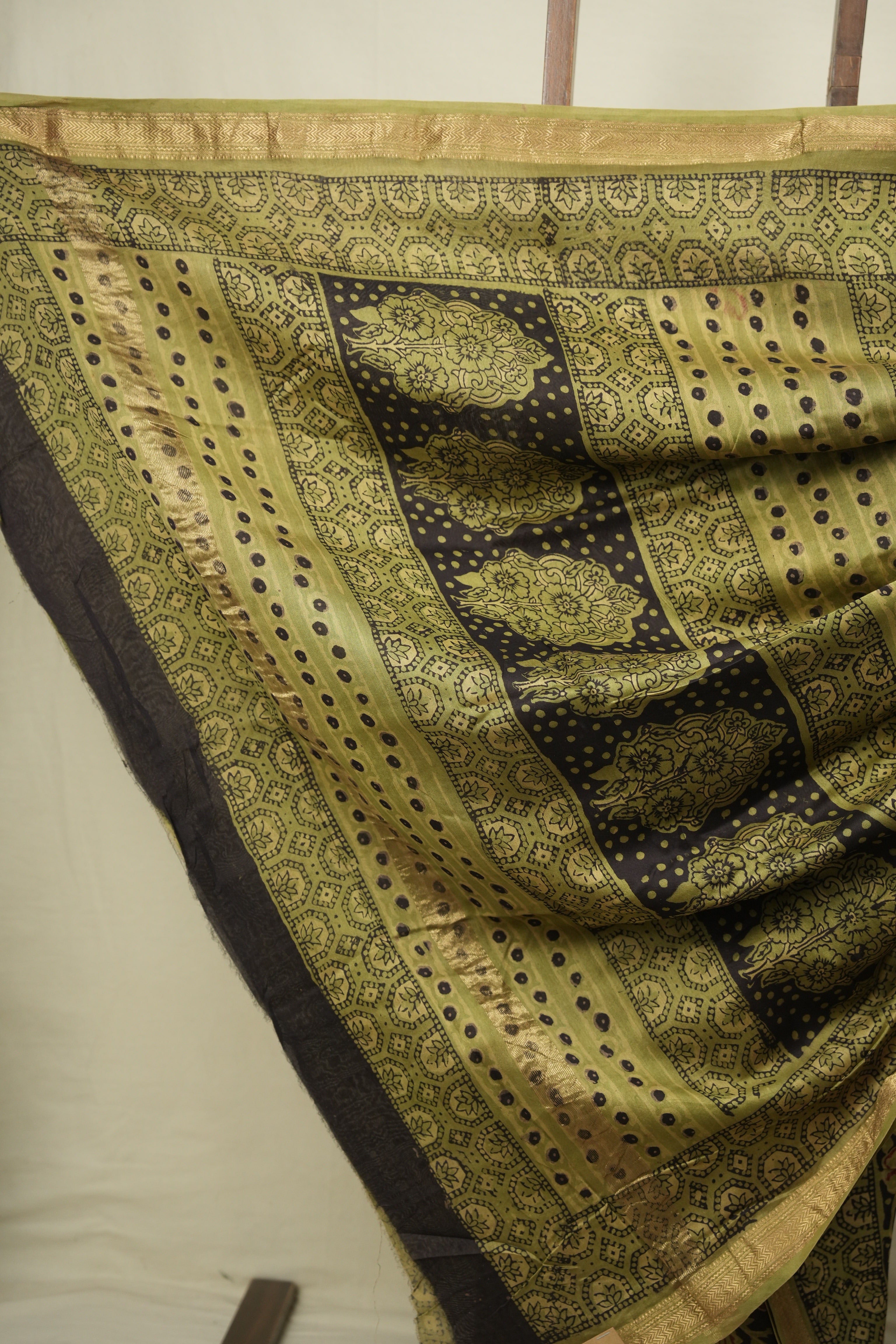 Black HBP Cotton Silk Saree With Maheshwari Border - SRBCSS1812