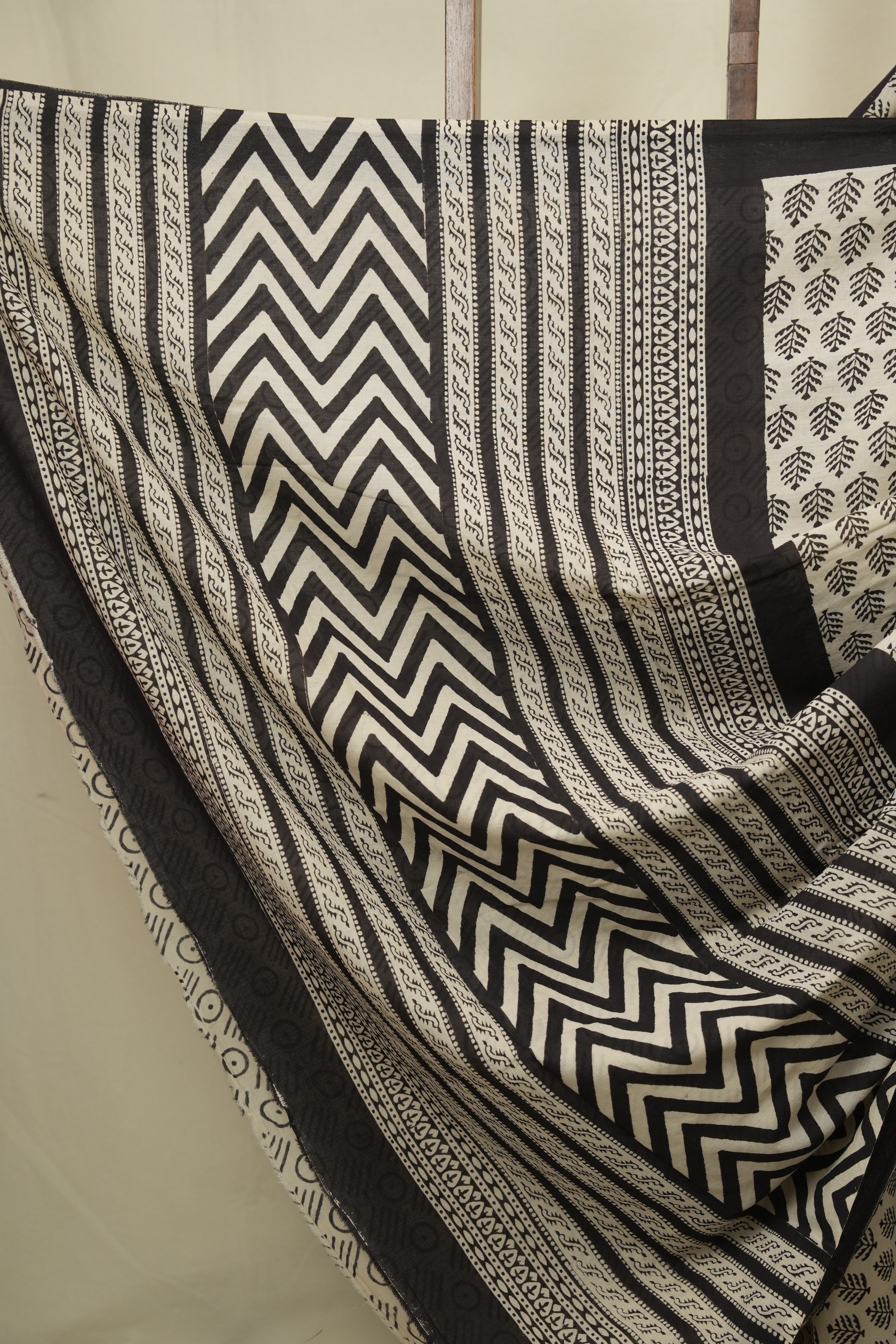 Off White HBP Cotton Saree - SROWCS3457