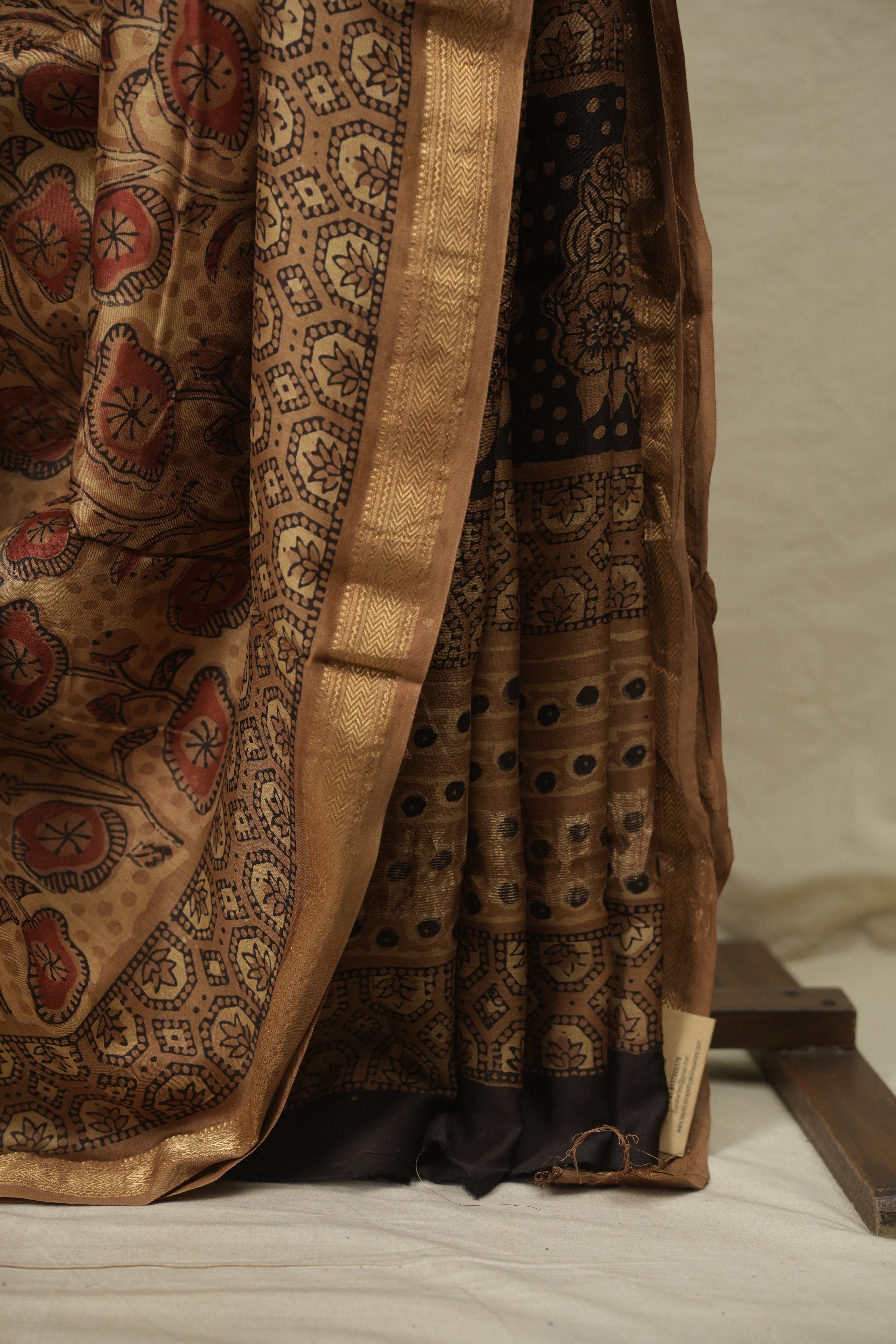 Beige HBP Cotton Silk Saree With Maheshwari Border - SRBCSS1809