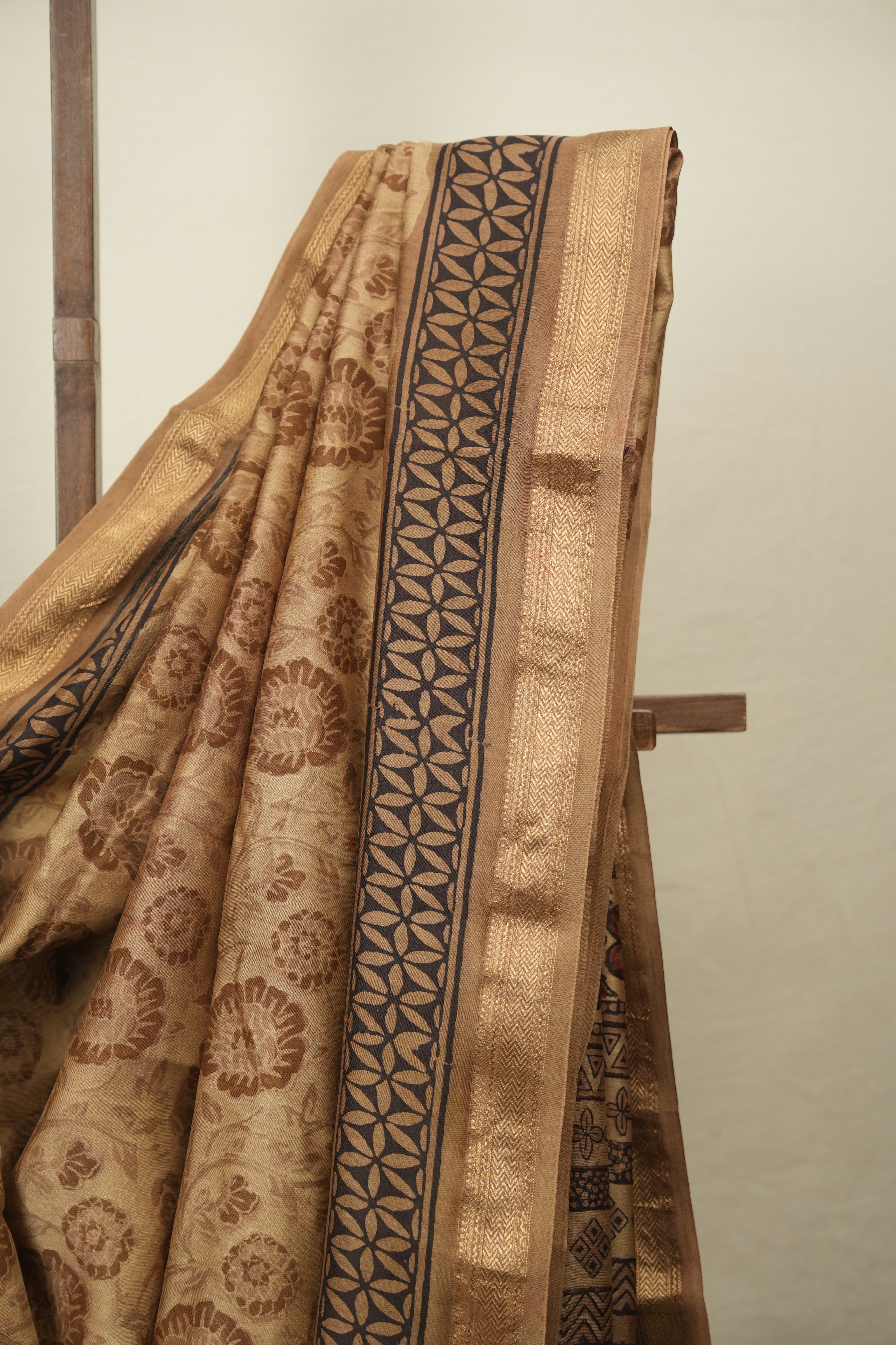 Beige HBP Cotton Silk Saree With Maheshwari Border - SRBCSS1807
