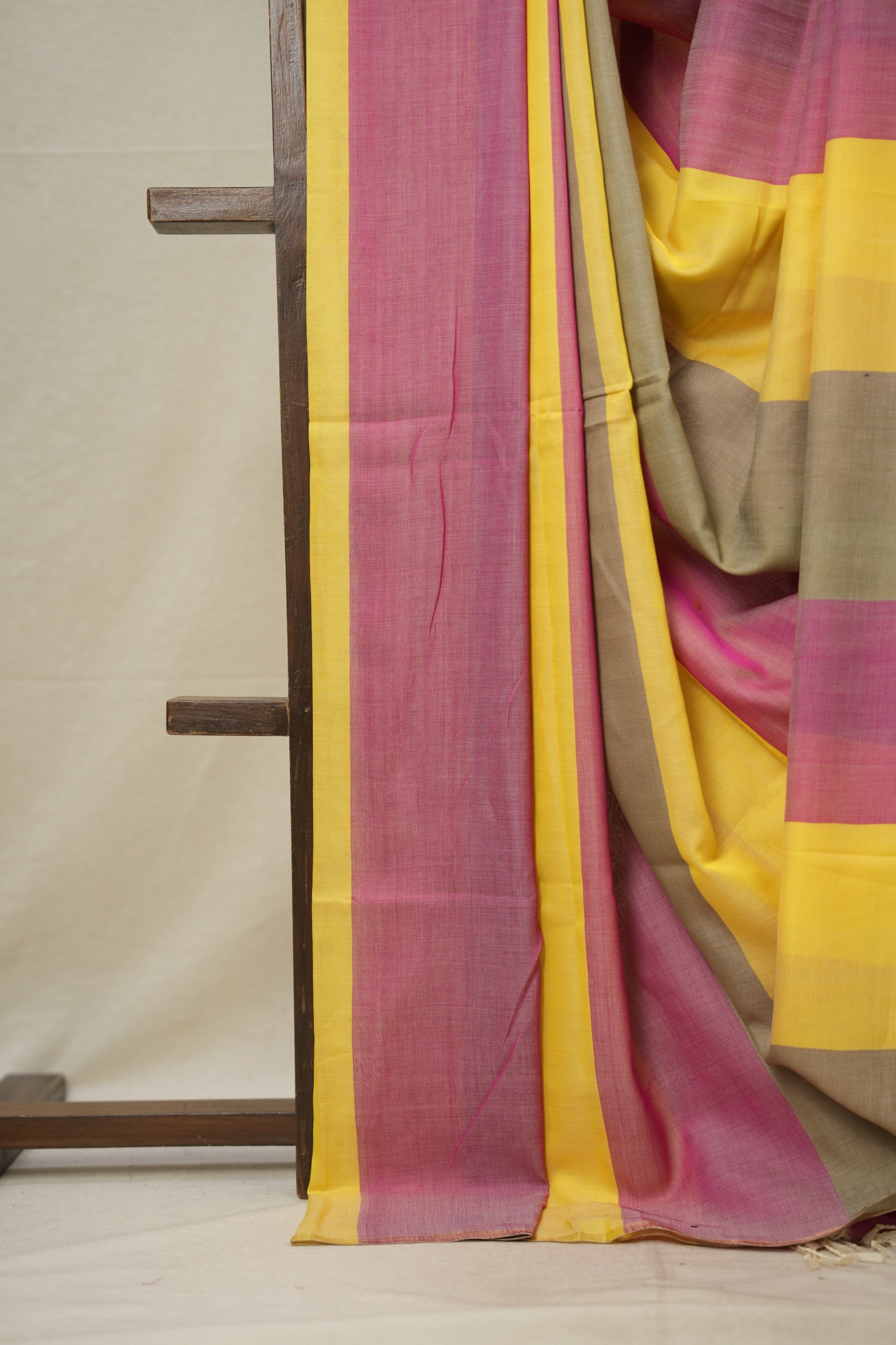 Multicolor Maheshwari Saree - SRMMS925