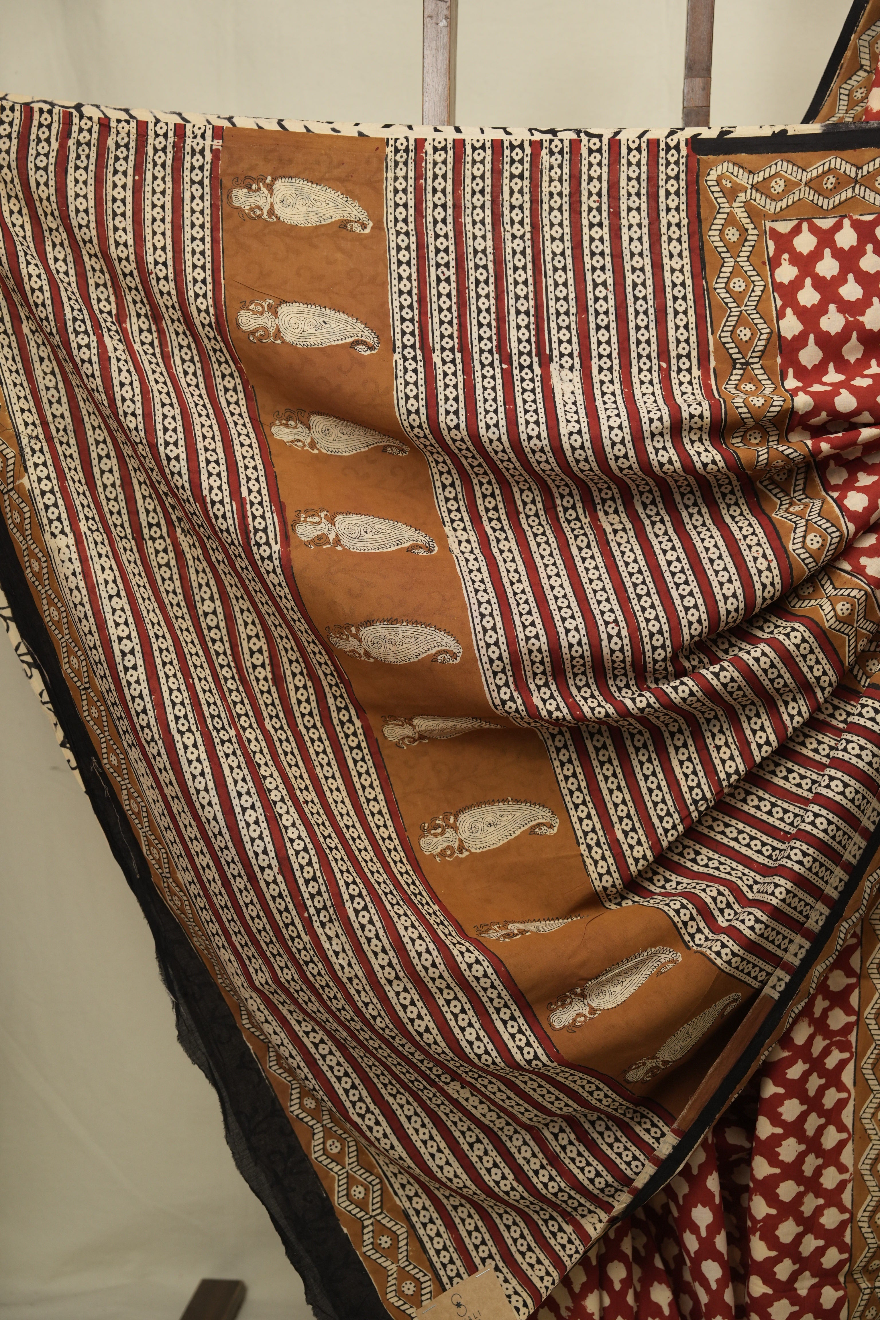 Red HBP Cotton Saree - SRRCS3447