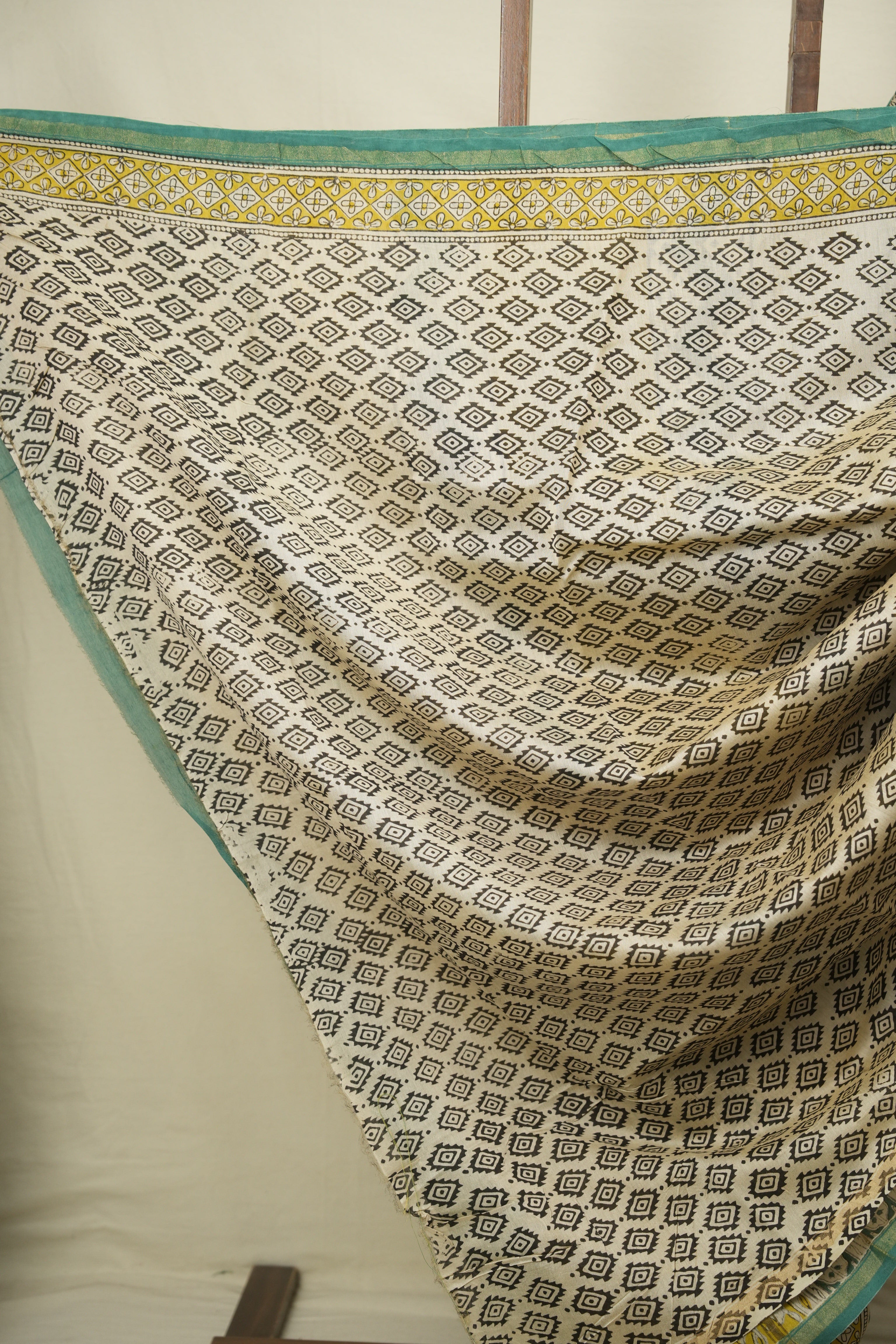 Green HBP Cotton Silk Saree With Chanderi Border - SRGCSS1771