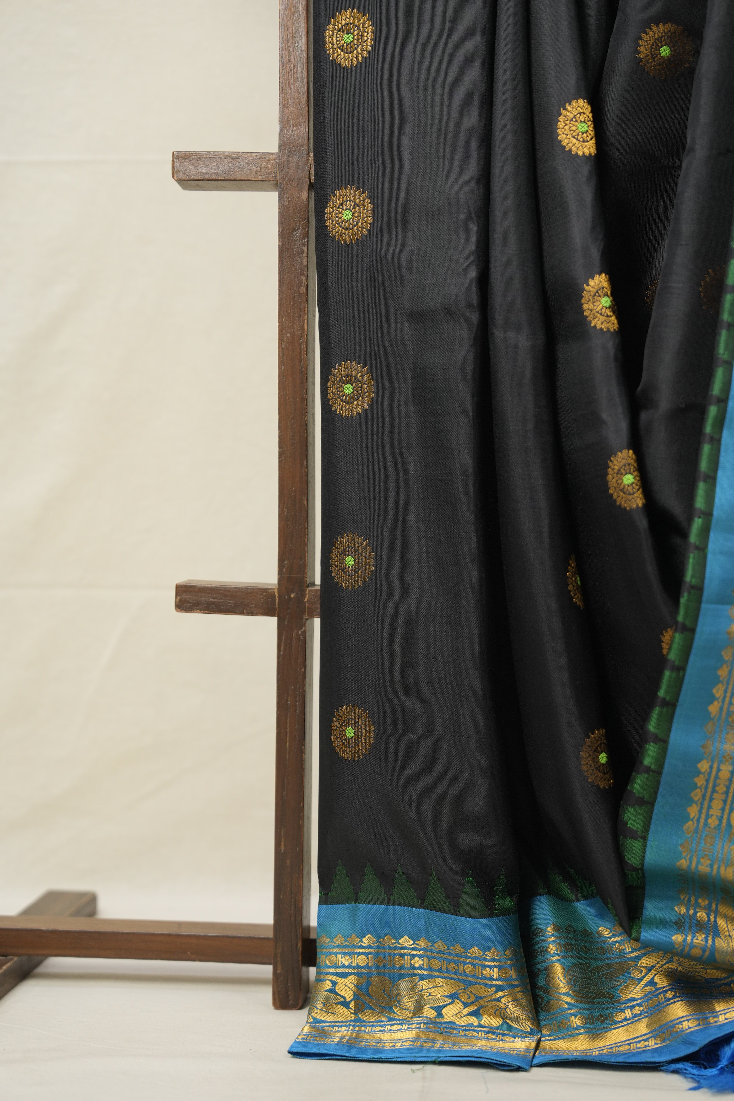 Black - Blue Gadwal Silk Saree - SRBBGSS580