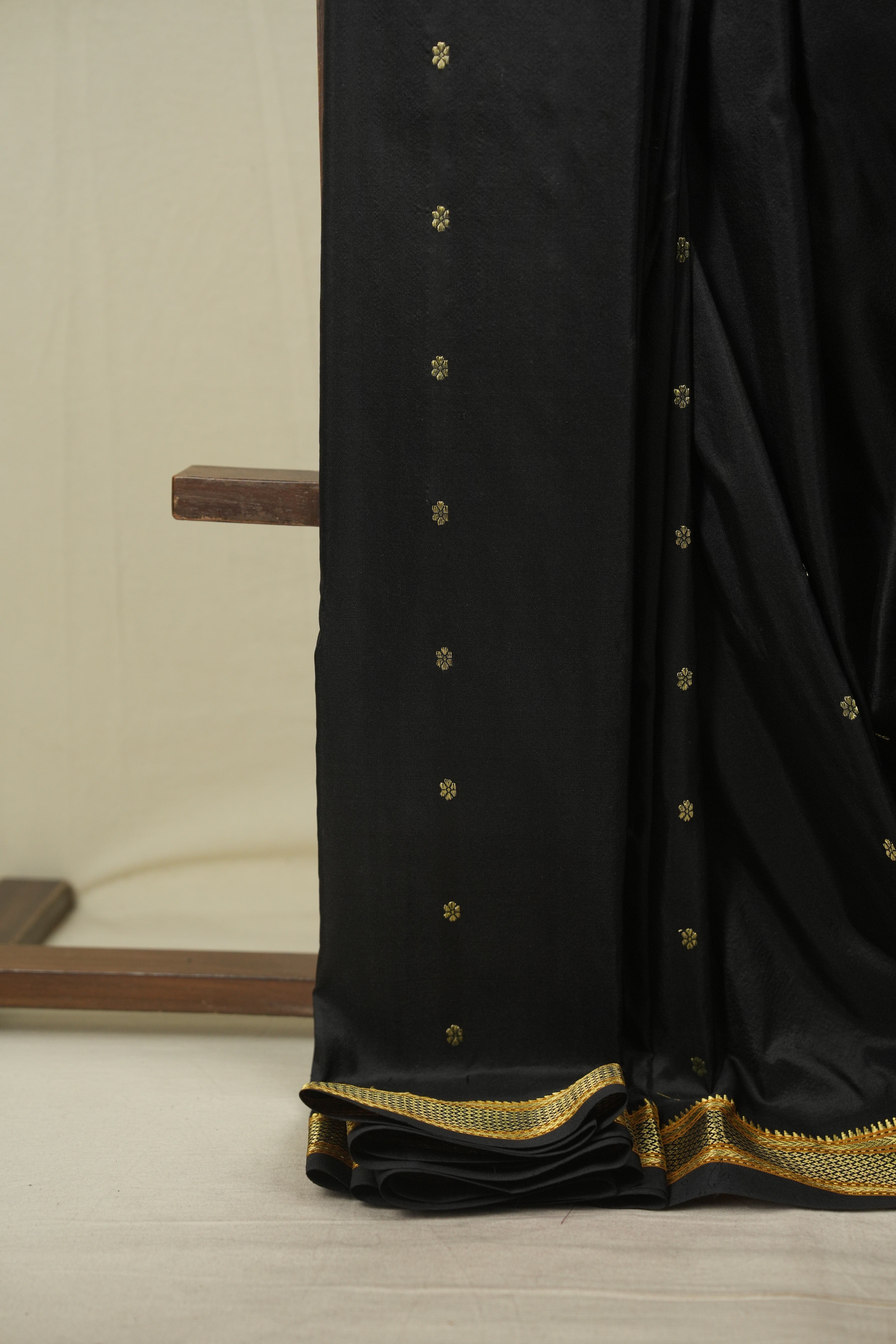 Black Silk Paithani Saree - SRBSPS814
