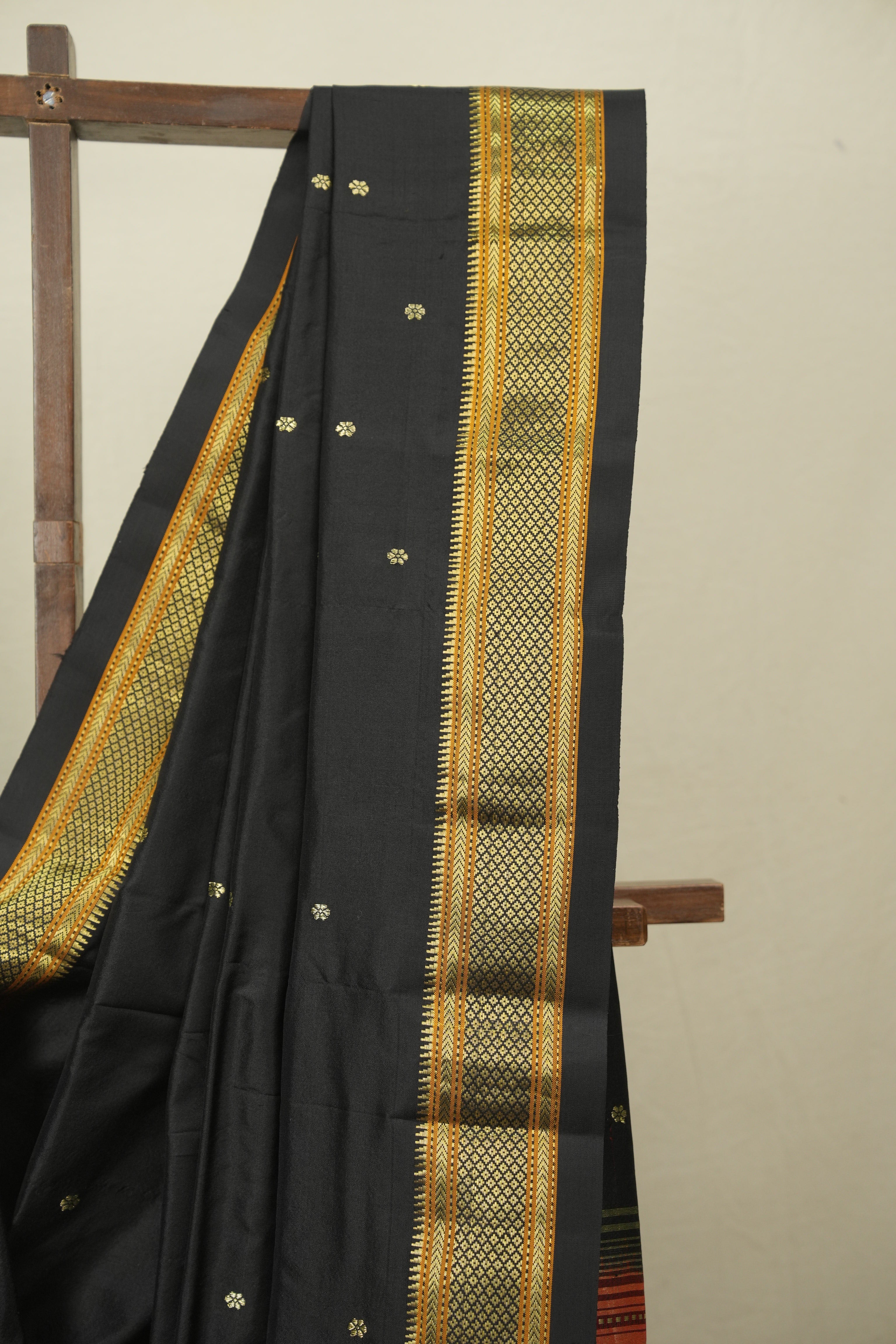 Black Silk Paithani Saree - SRBSPS814