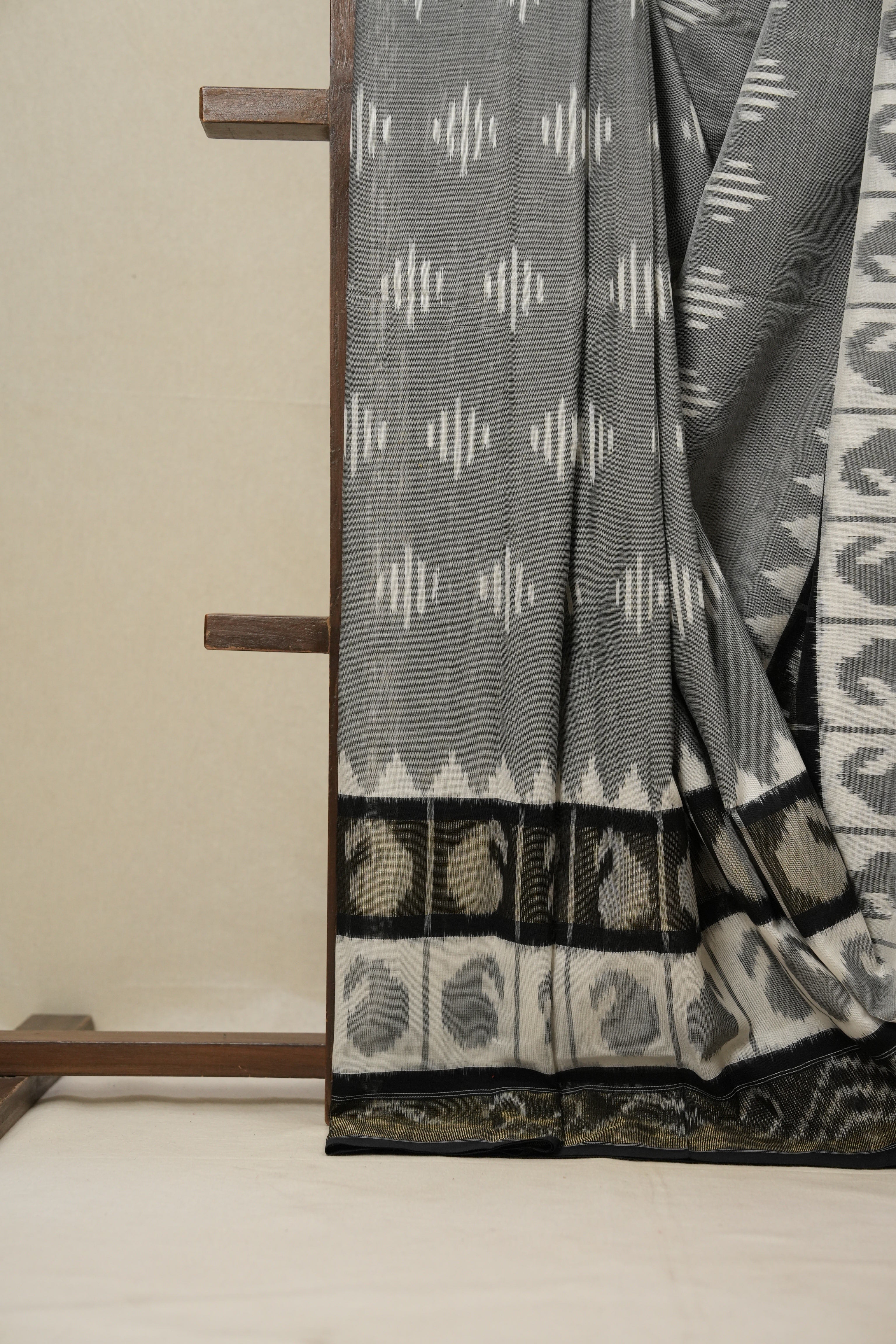 Grey Pochampalli Cotton Ikat Saree - SRGPCIS542