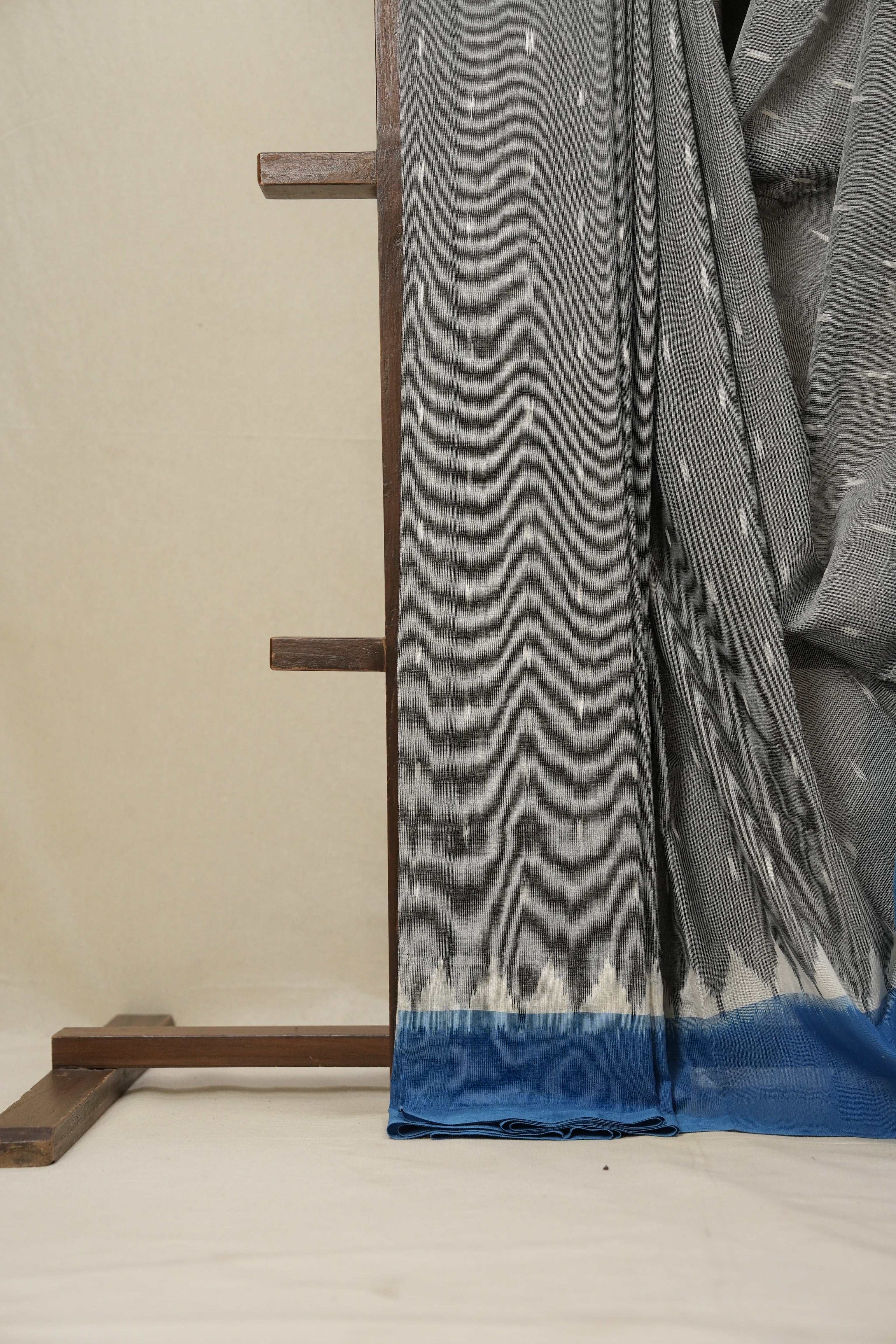 Grey Blue Pochampalli Cotton Ikat Saree - SRGBPCIS552