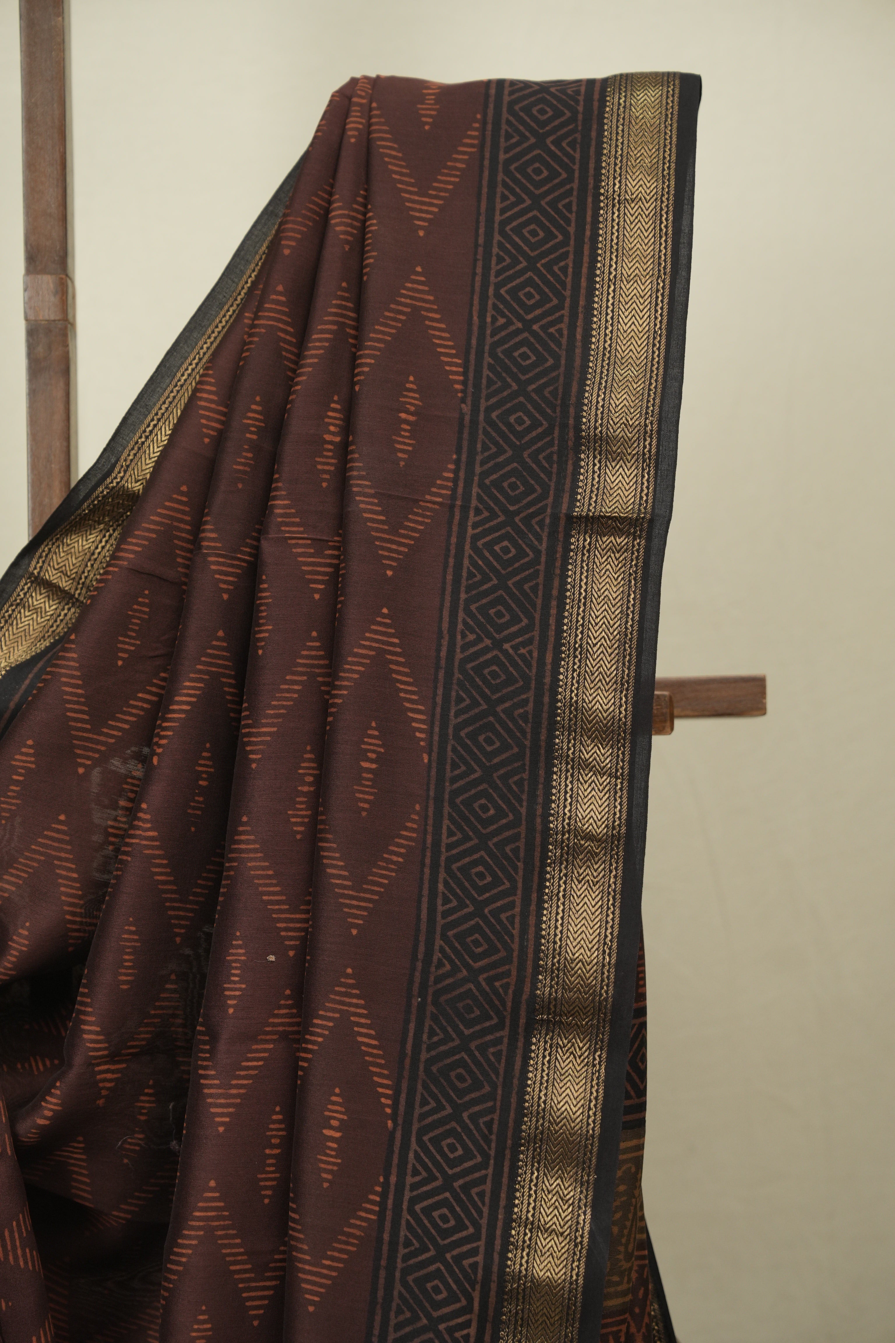 Dark Brown HBP Cotton Silk Saree With Maheshwari Border - SRDBCSS1798