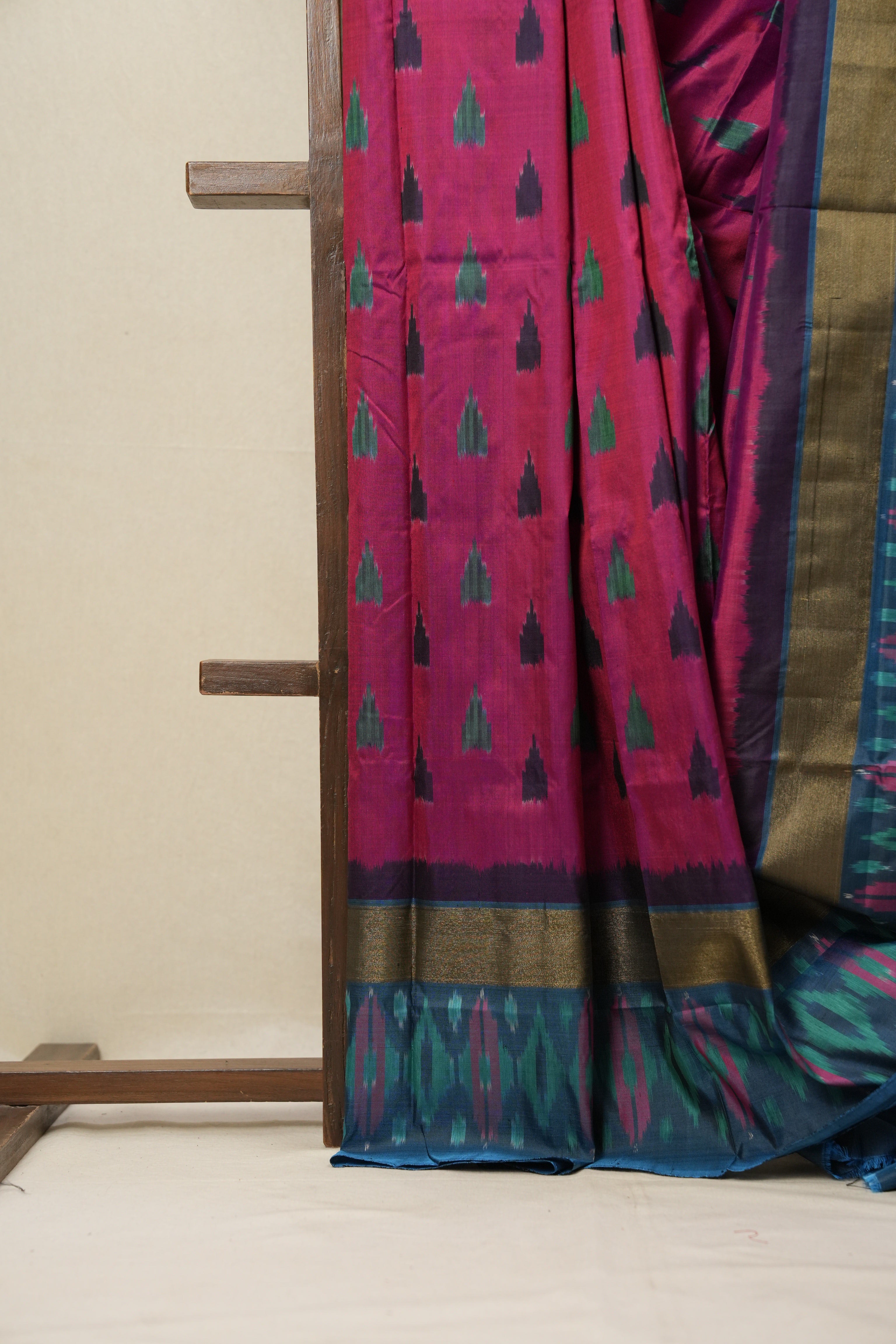 Two Tone Pink Pochampalli Silk Ikat Saree - SRTTPPSIS169