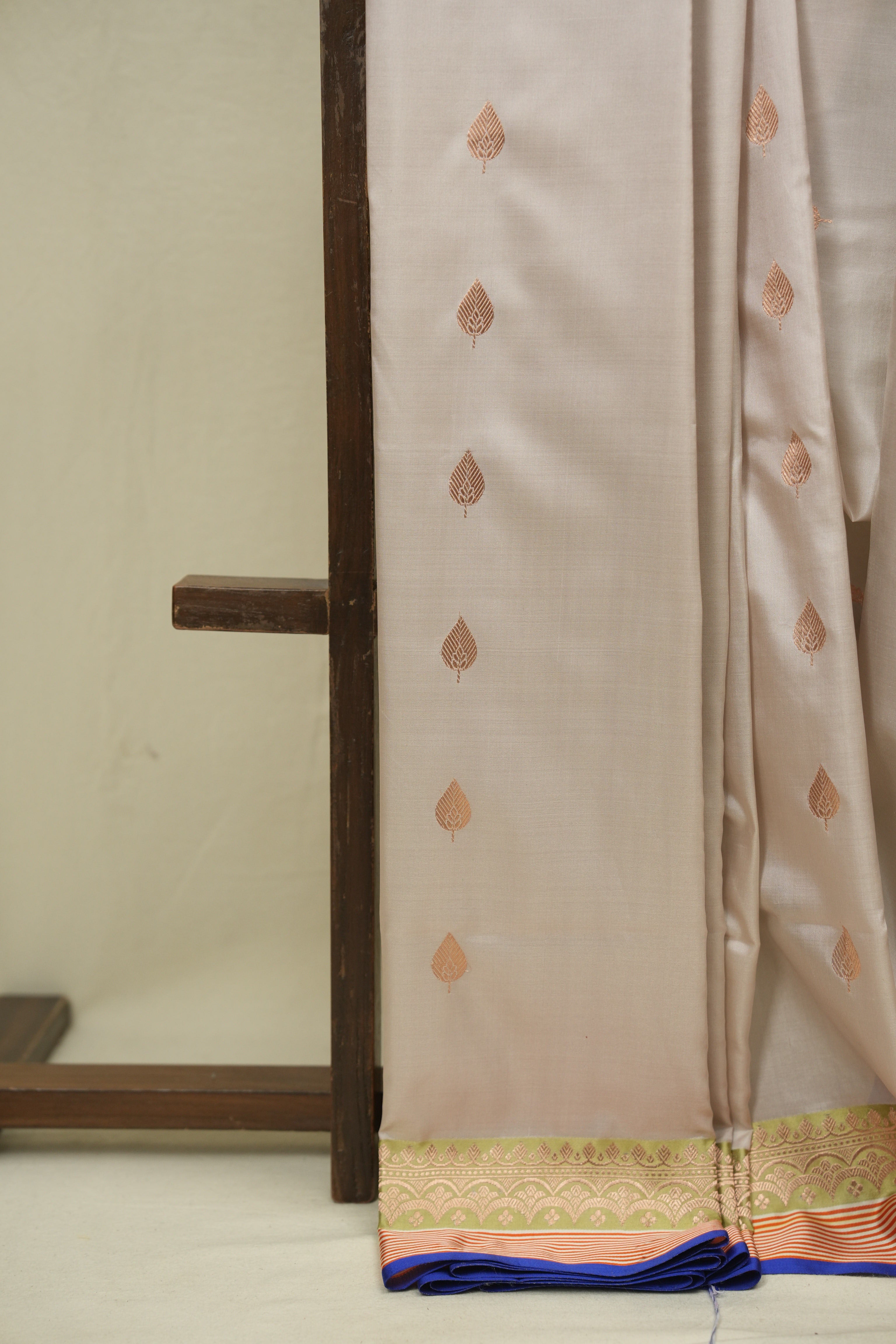 Cream Banarasi Silk Saree - SRCBSS947