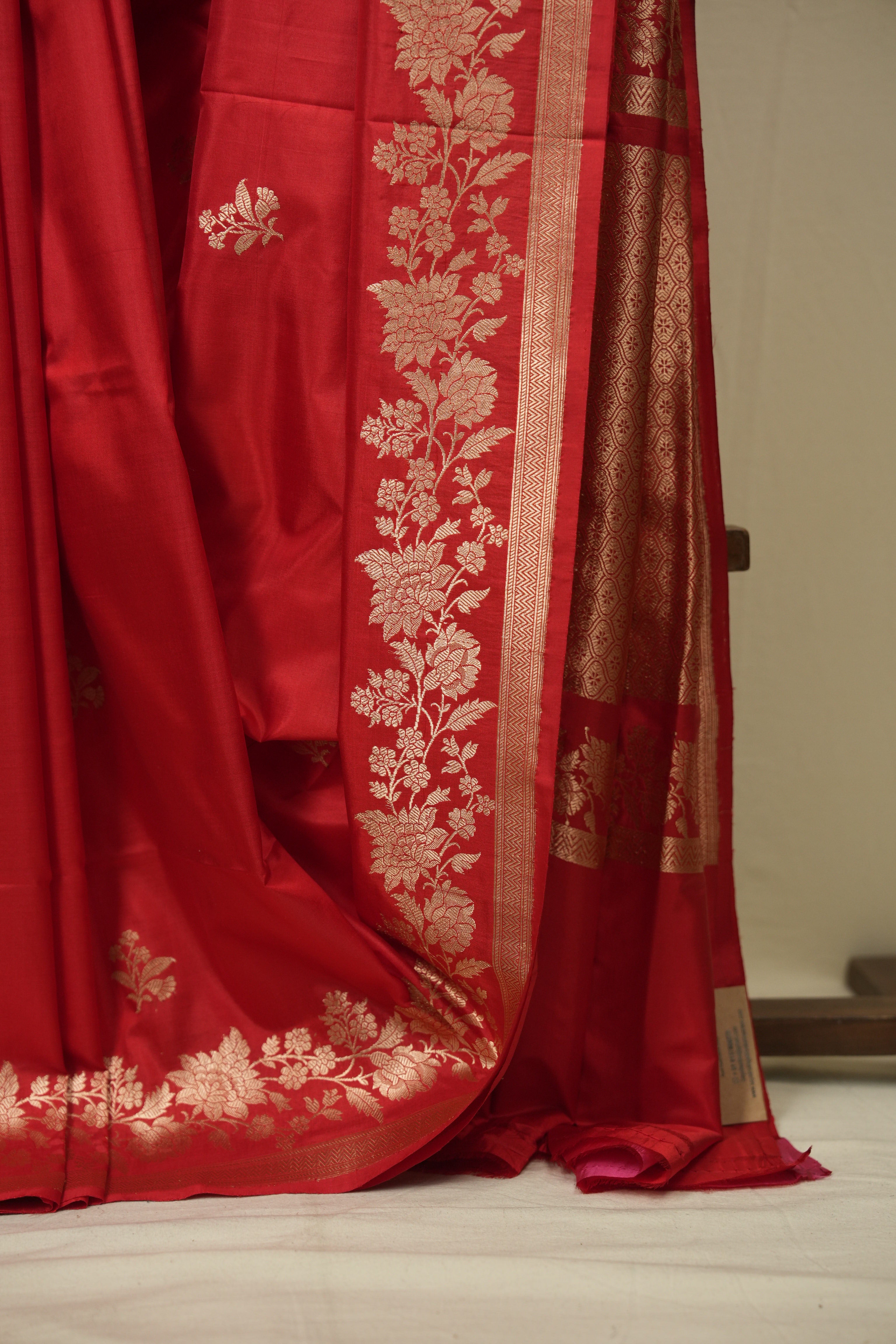 Red Banarasi Silk Saree - SRRBSS938