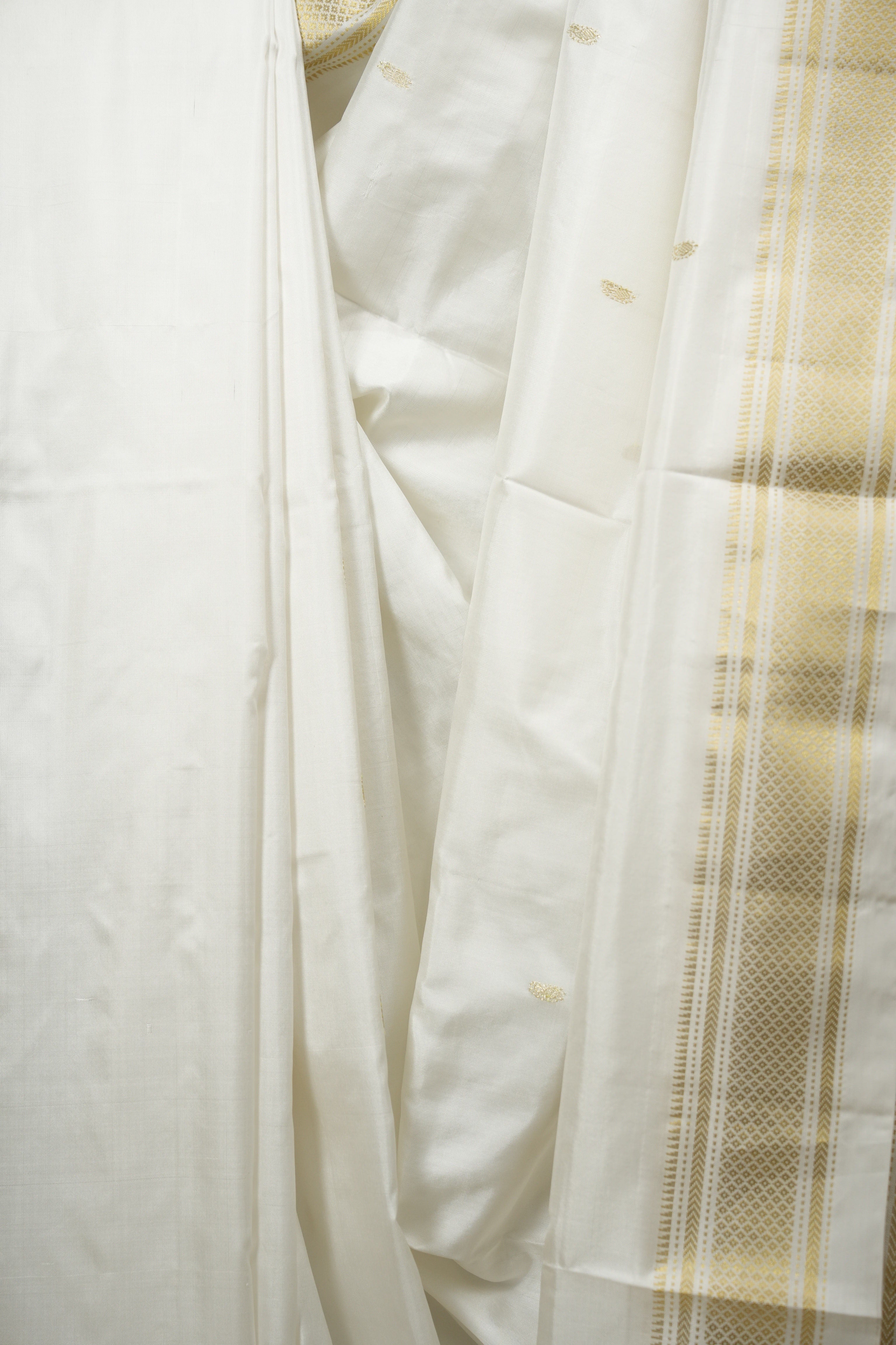 White Silk Paithani Saree - SRWSPS829
