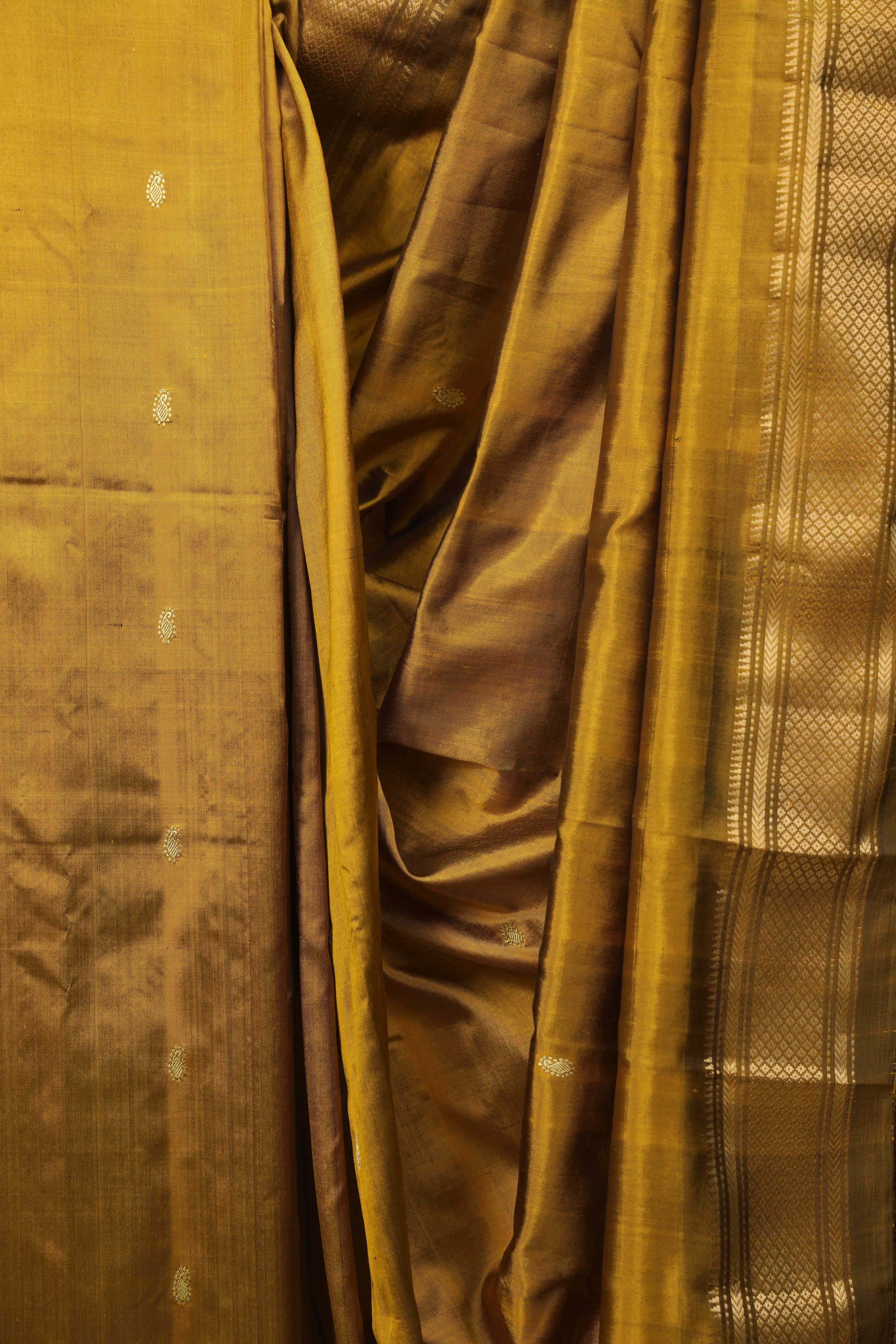 Golden Silk Paithani Saree -SRGSPS822