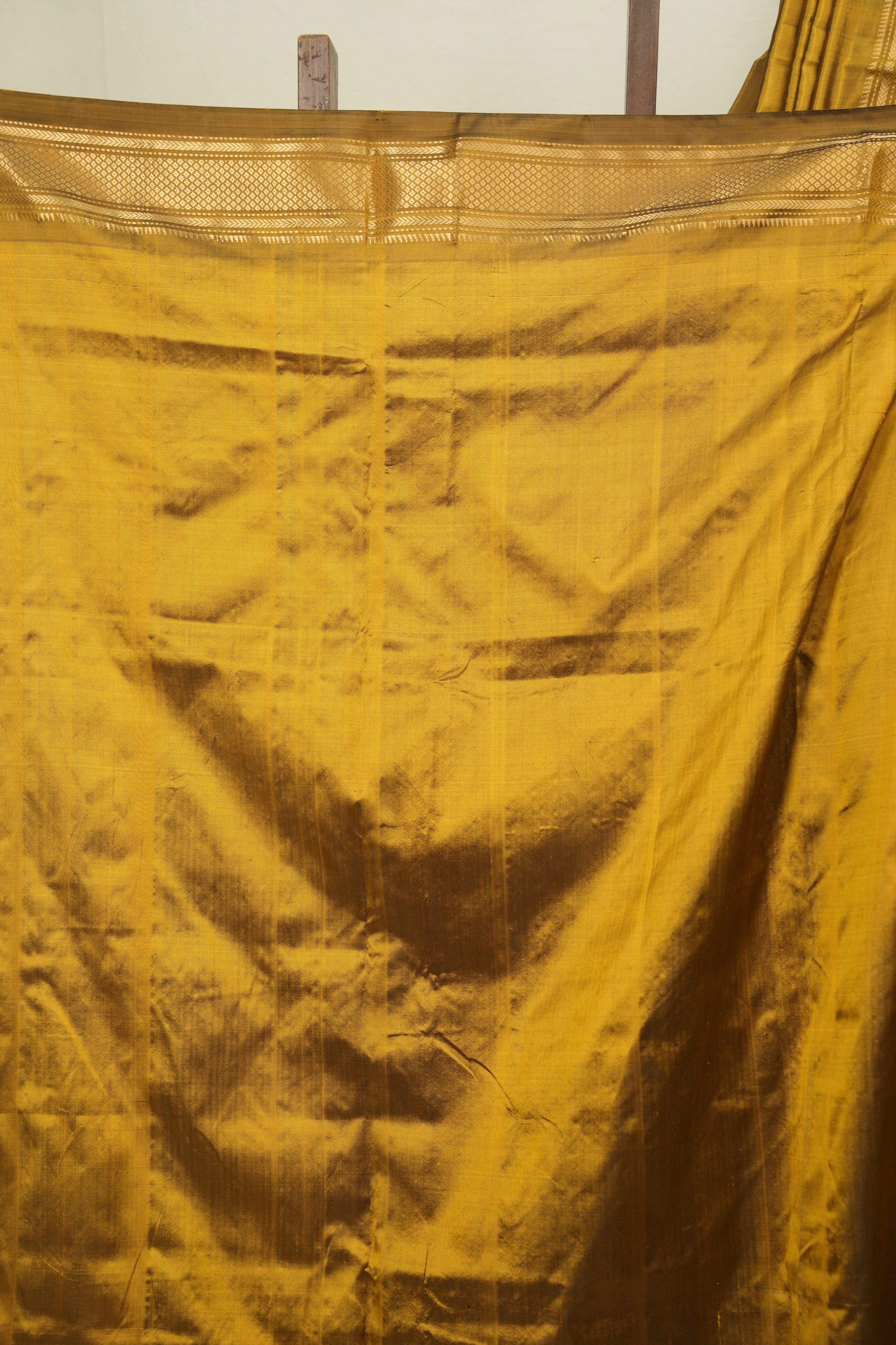 Golden Silk Paithani Saree -SRGSPS822