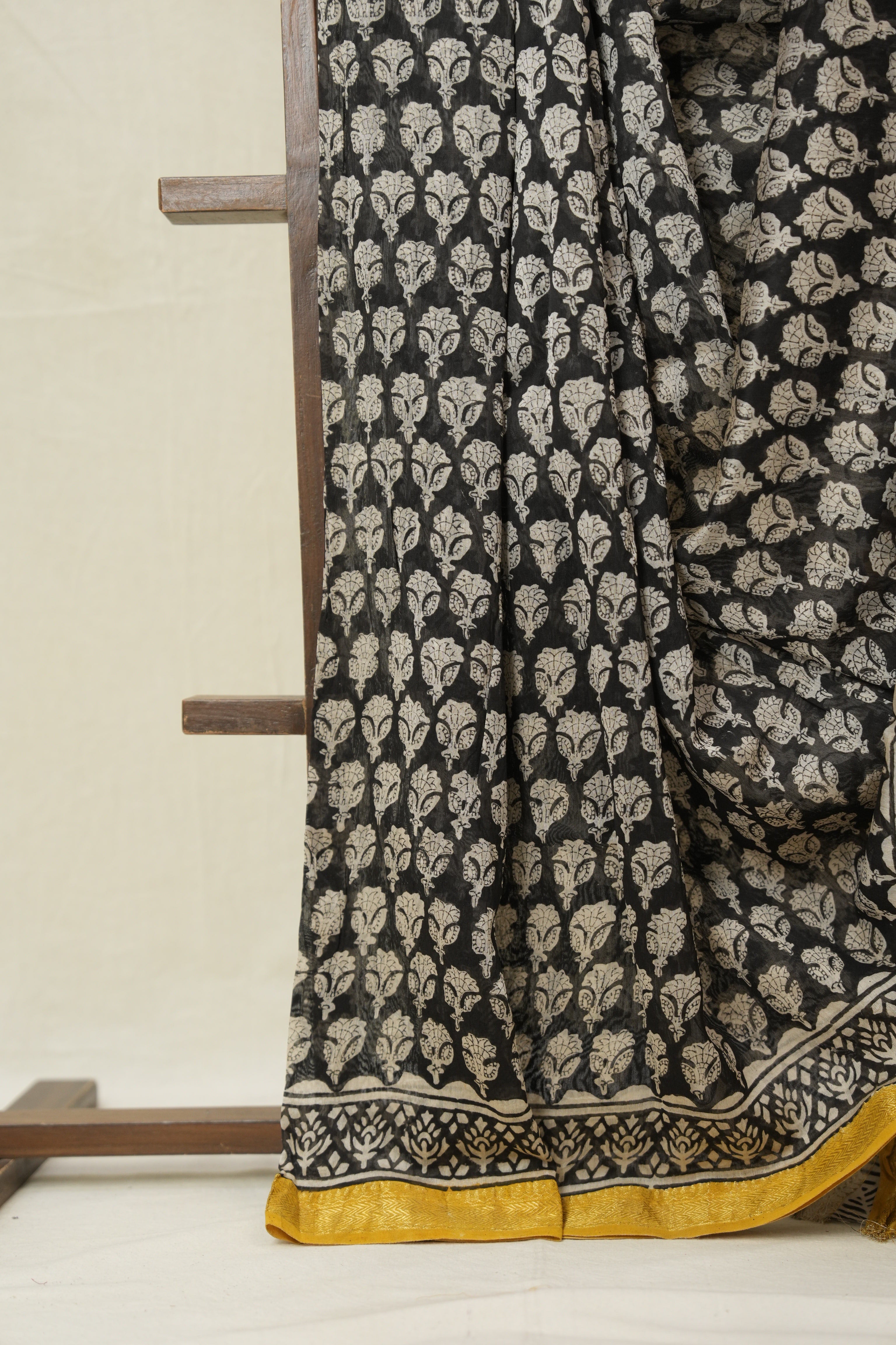 Black HBP Cotton Silk Saree With Maheshwari Border - SRBCSS1567