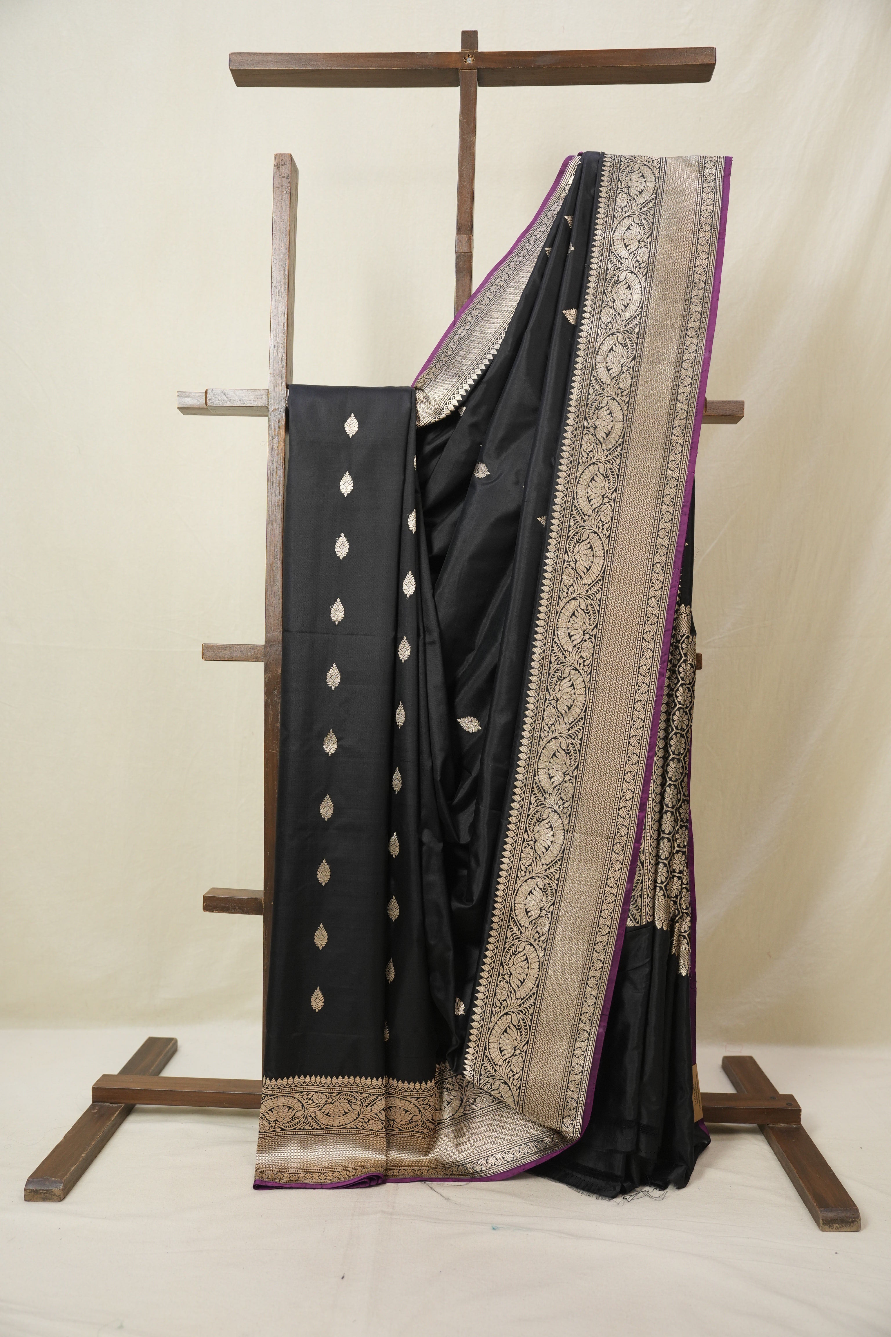 Black Banarasi Silk Saree - SRBBSS896