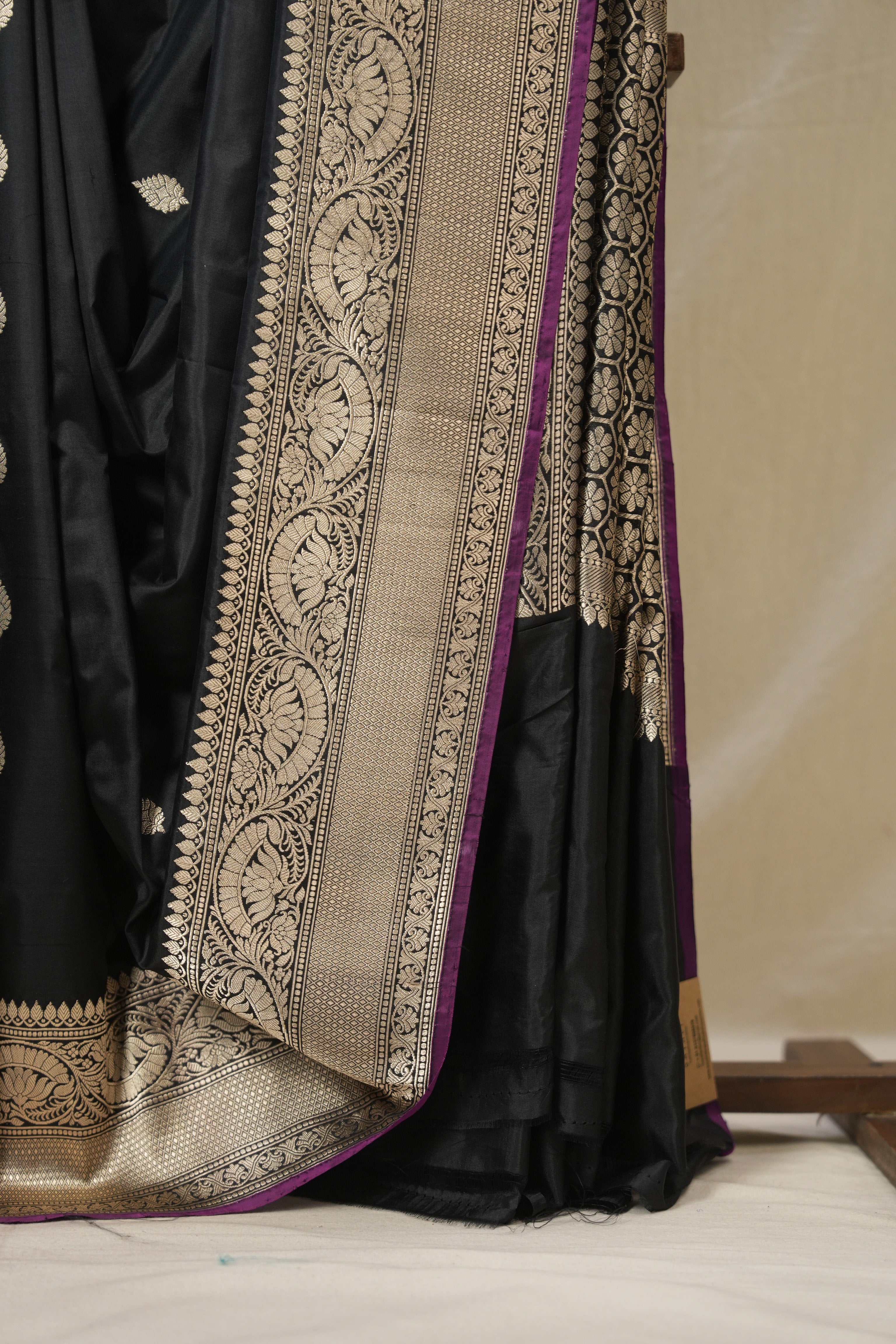 Black Banarasi Silk Saree - SRBBSS896
