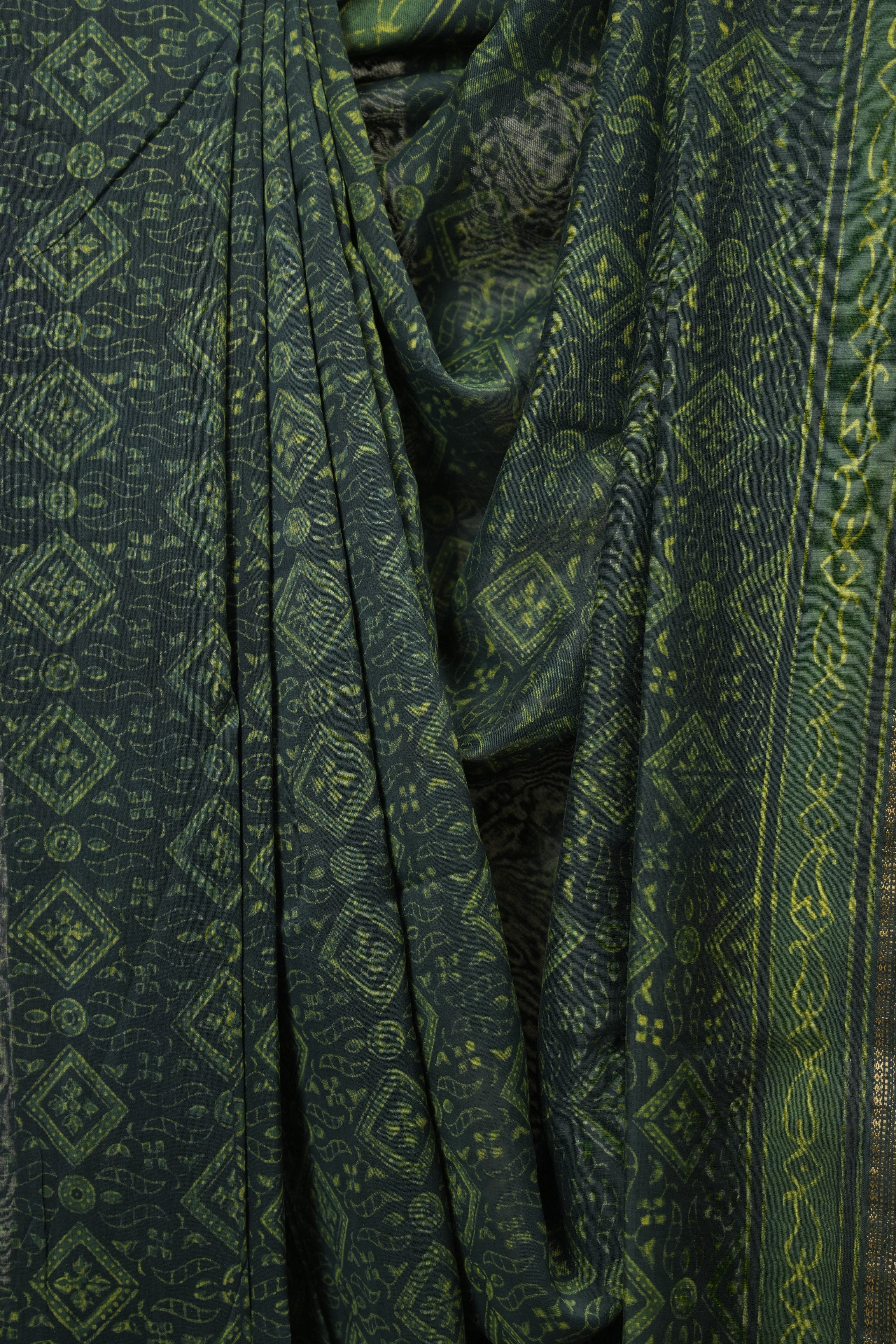 Green HBP Cotton Silk Saree With Maheshwari Border - SRGCSS1702