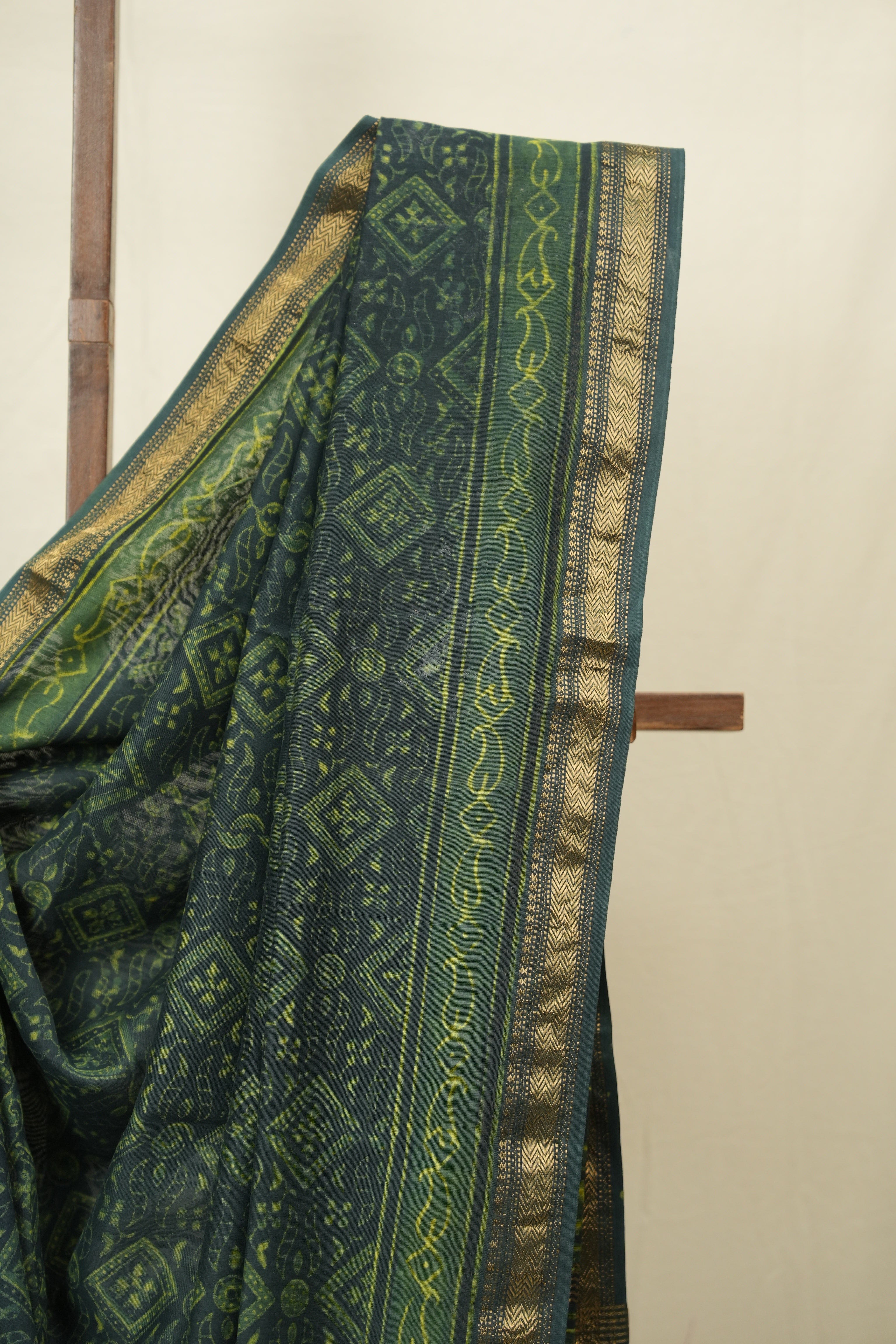 Green HBP Cotton Silk Saree With Maheshwari Border - SRGCSS1702
