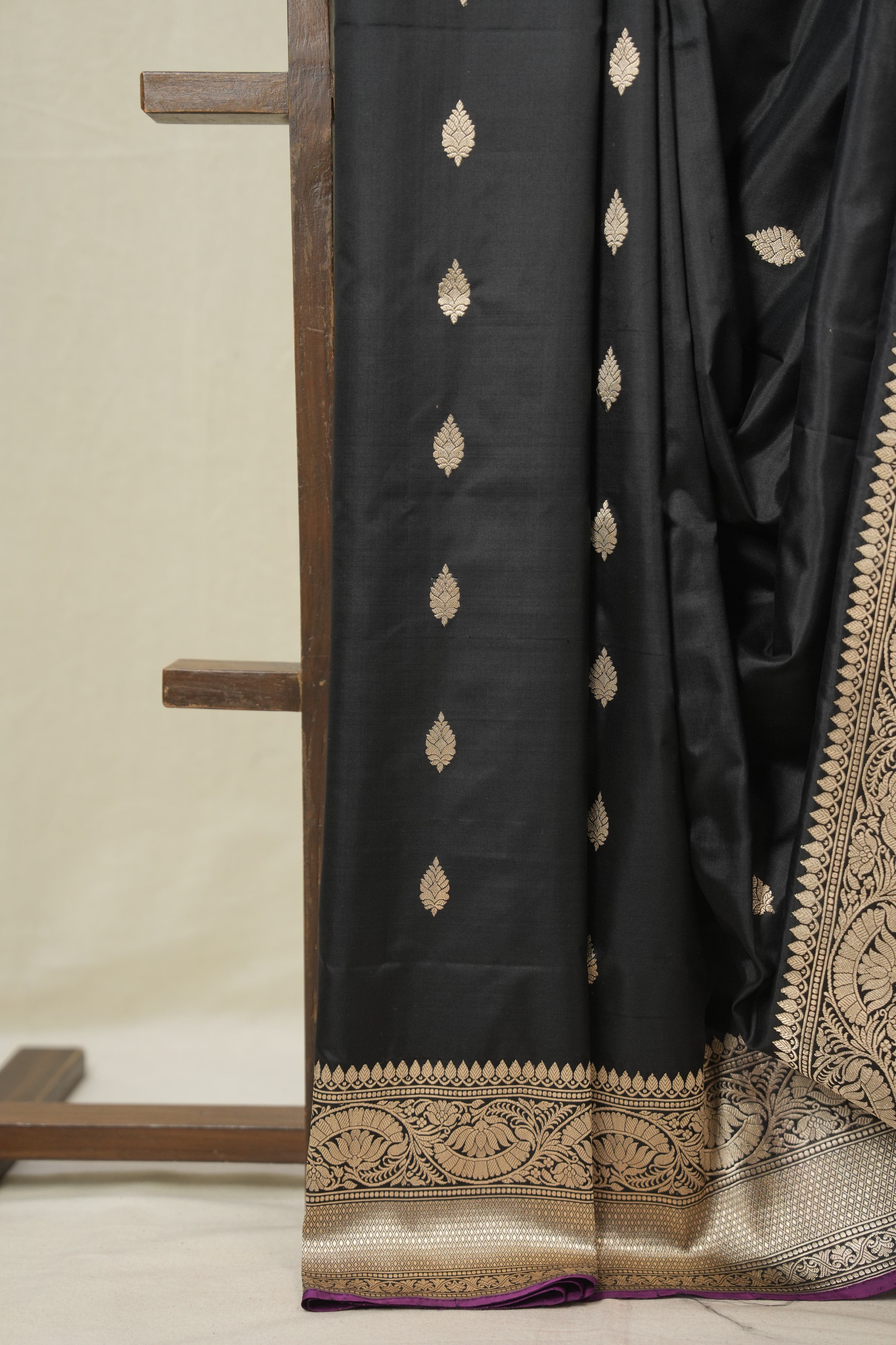 Black Banarasi Silk Saree - SRBBSS896