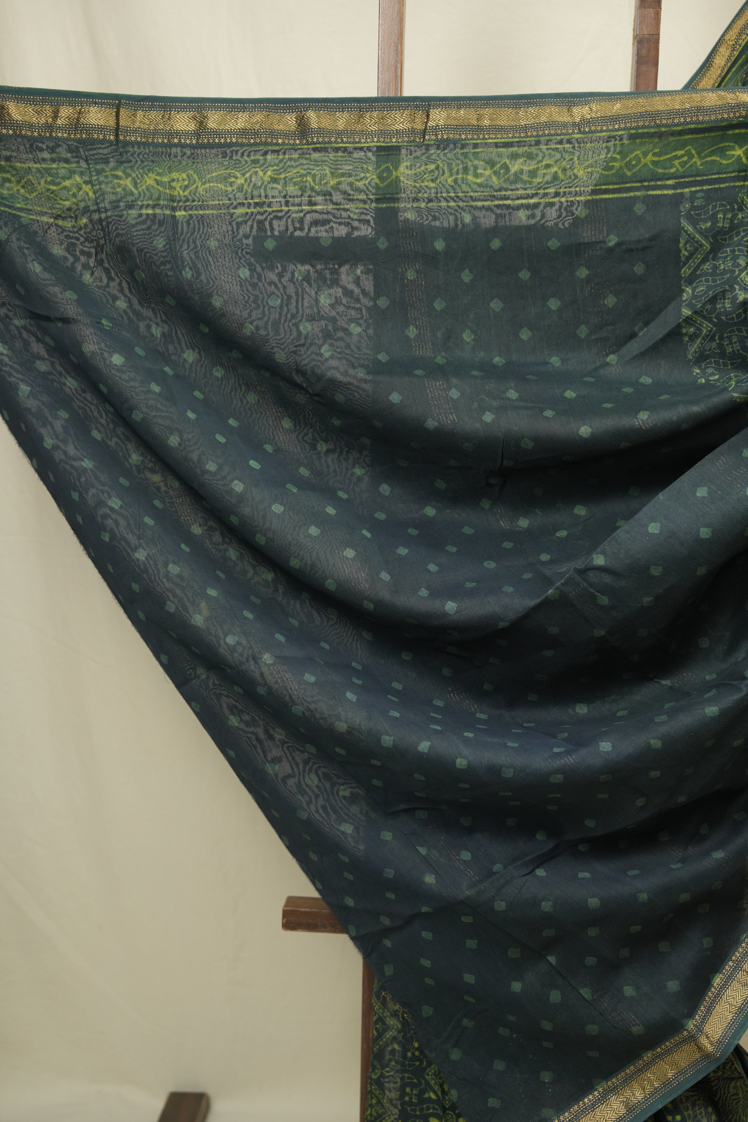 Green HBP Cotton Silk Saree With Maheshwari Border - SRGCSS1702