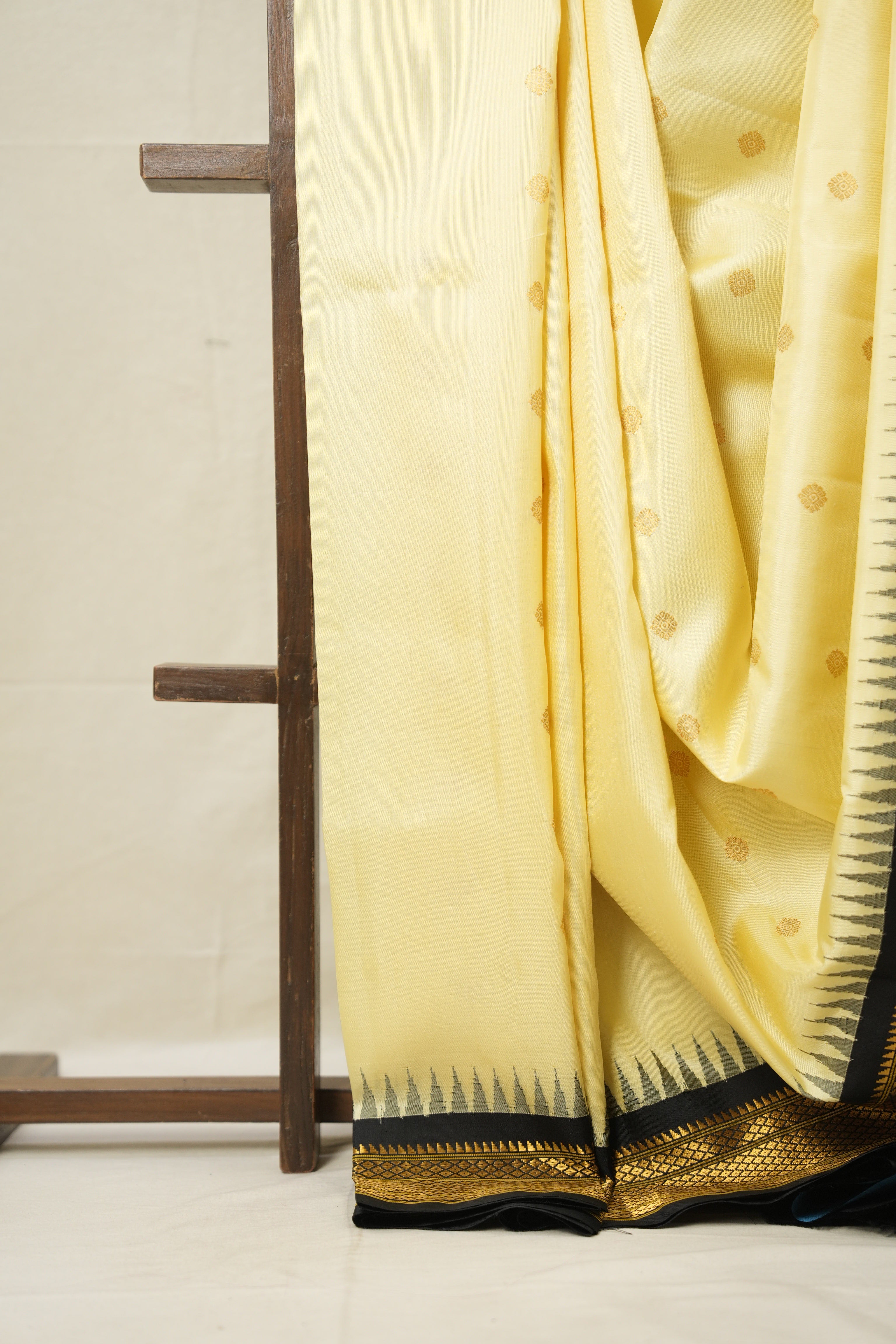 Cream Yellow Gadwal Silk Saree - SRCYGSS607