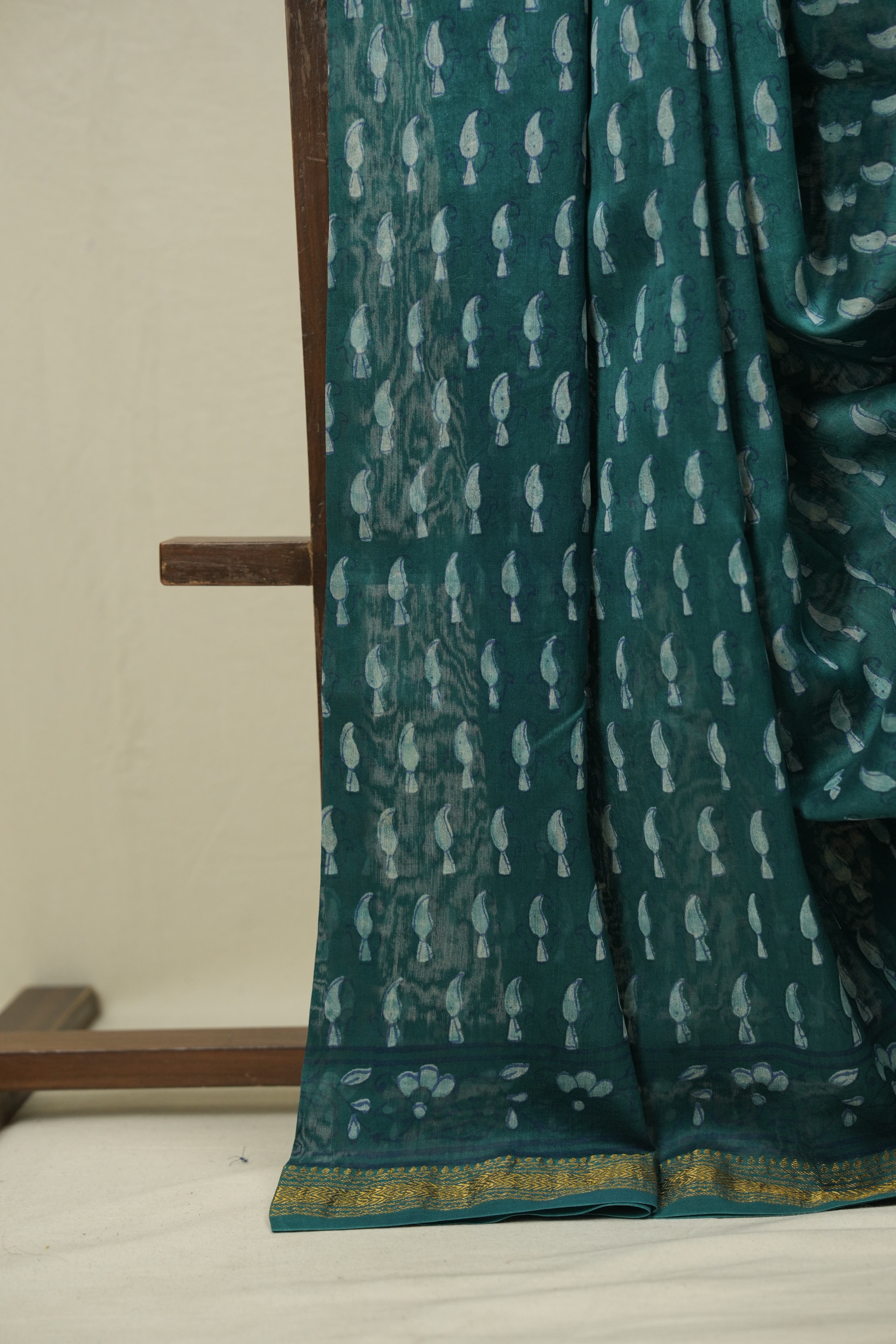 Green HBP Cotton Silk Saree With Maheshwari Border - SRGCSS1697