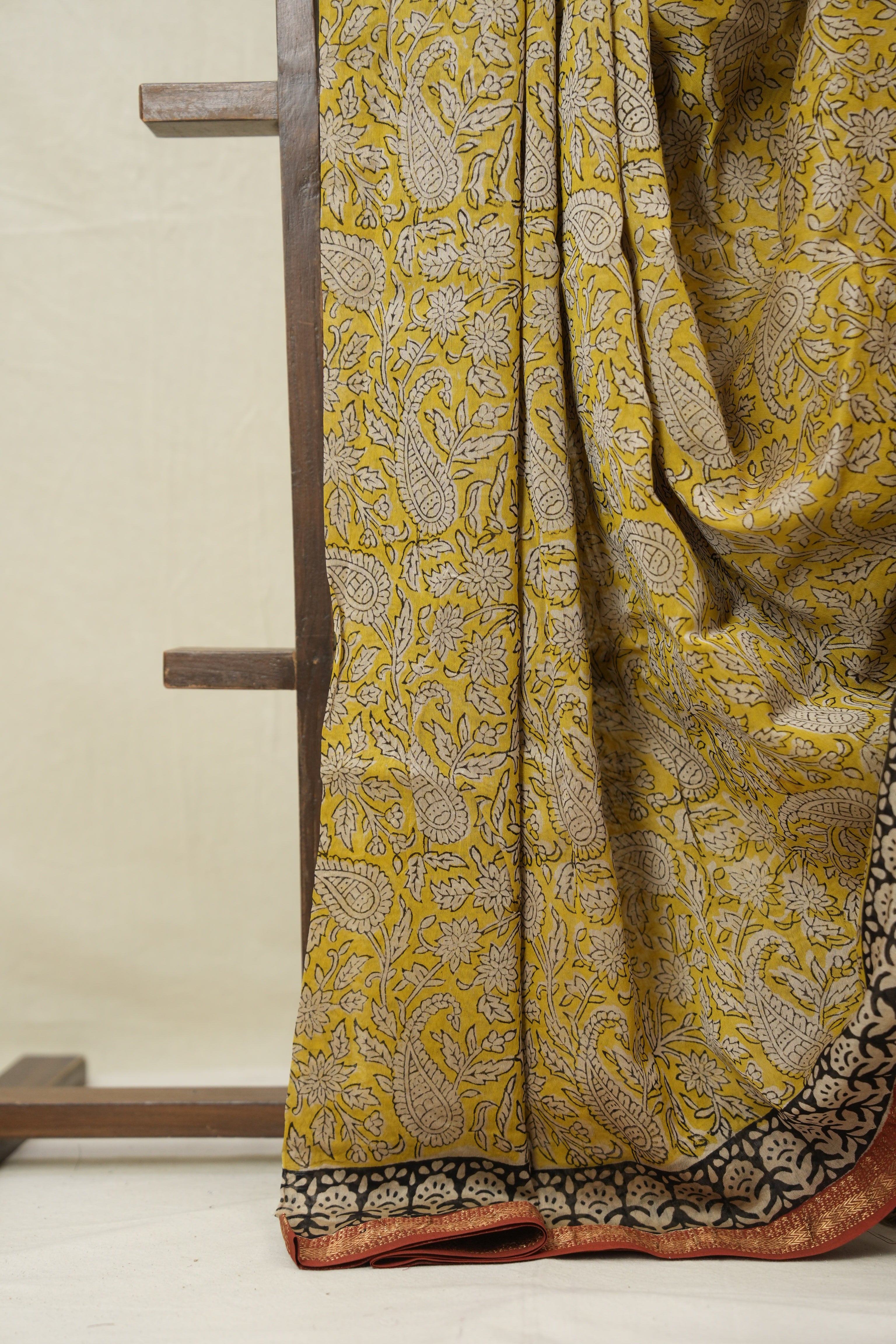 Yellow HBP Cotton Silk Saree With Maheshwari Border - SRYCSS1560