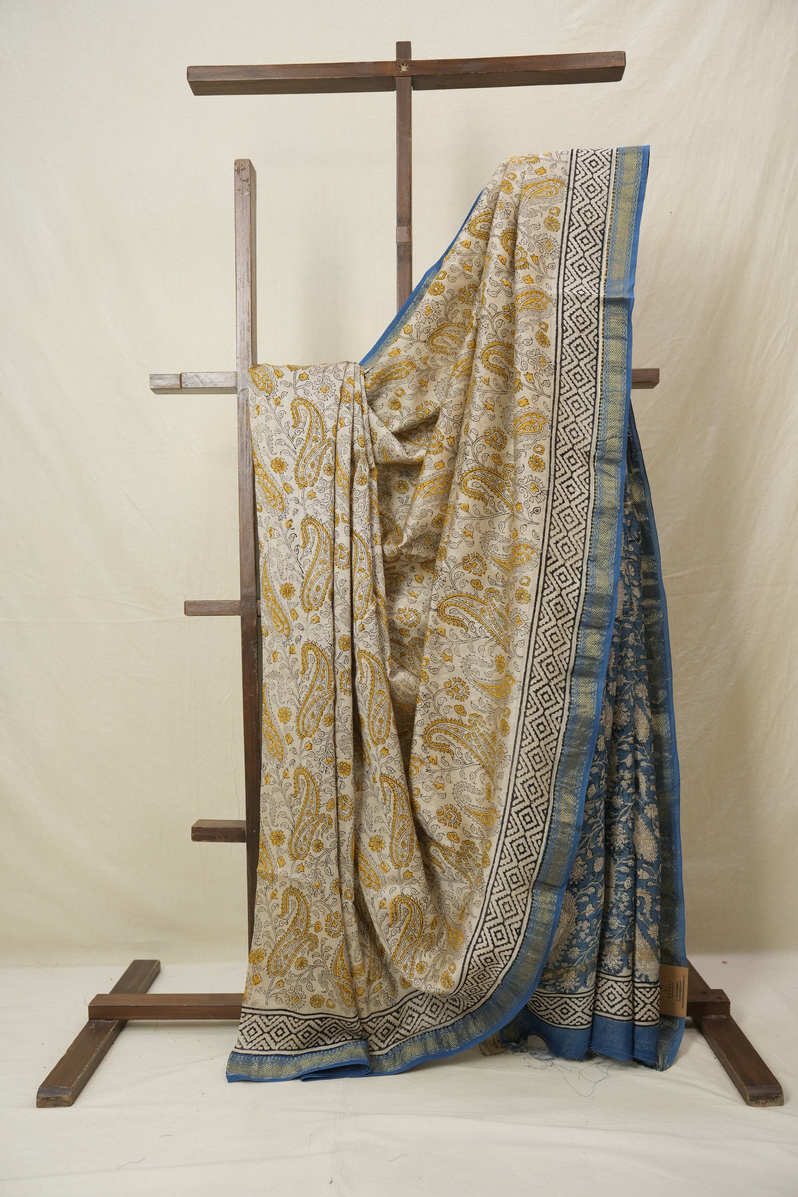Cream HBP Cotton Silk Saree With Maheshwari Border - SRCCSS1563
