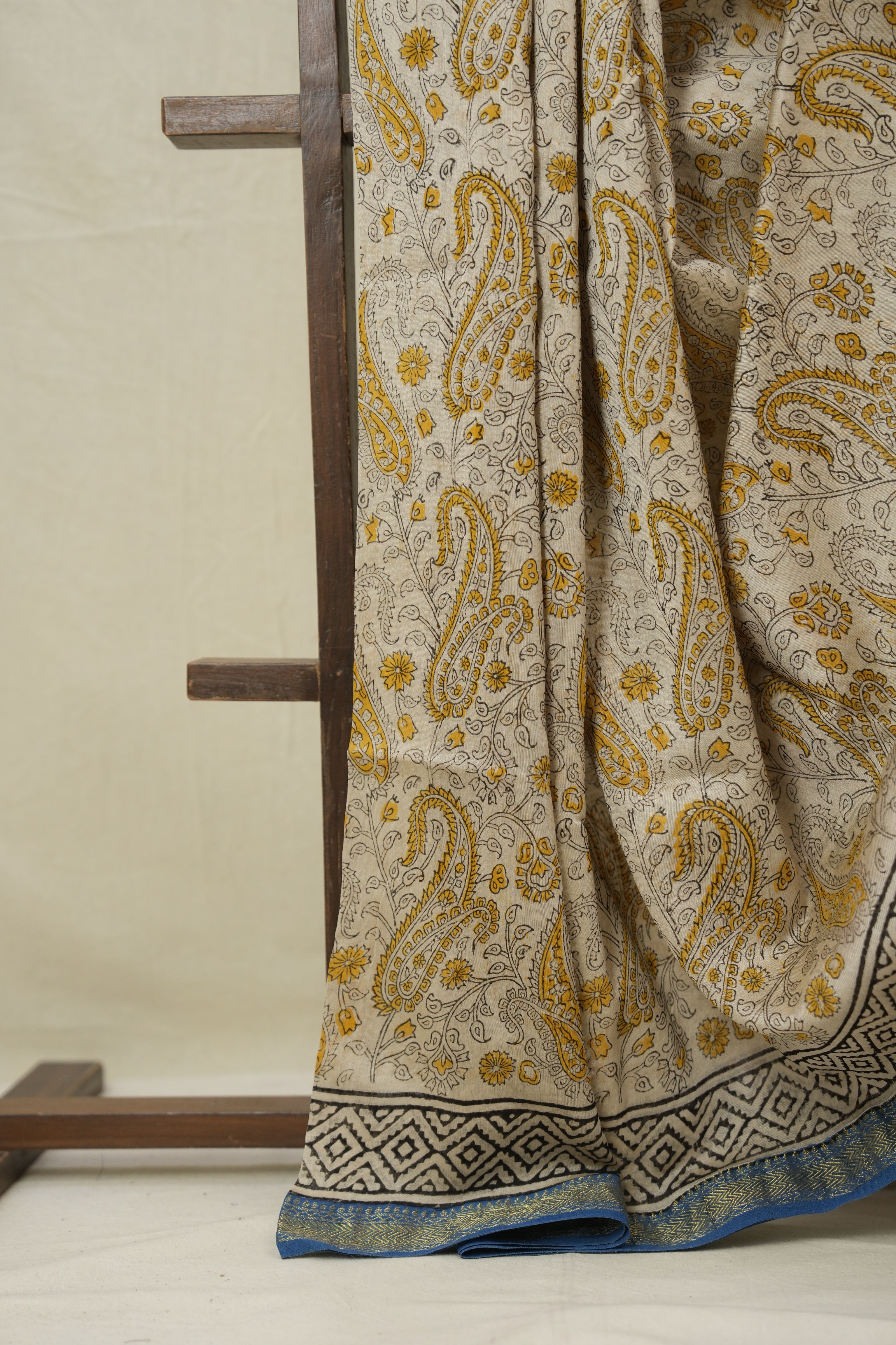 Cream HBP Cotton Silk Saree With Maheshwari Border - SRCCSS1563