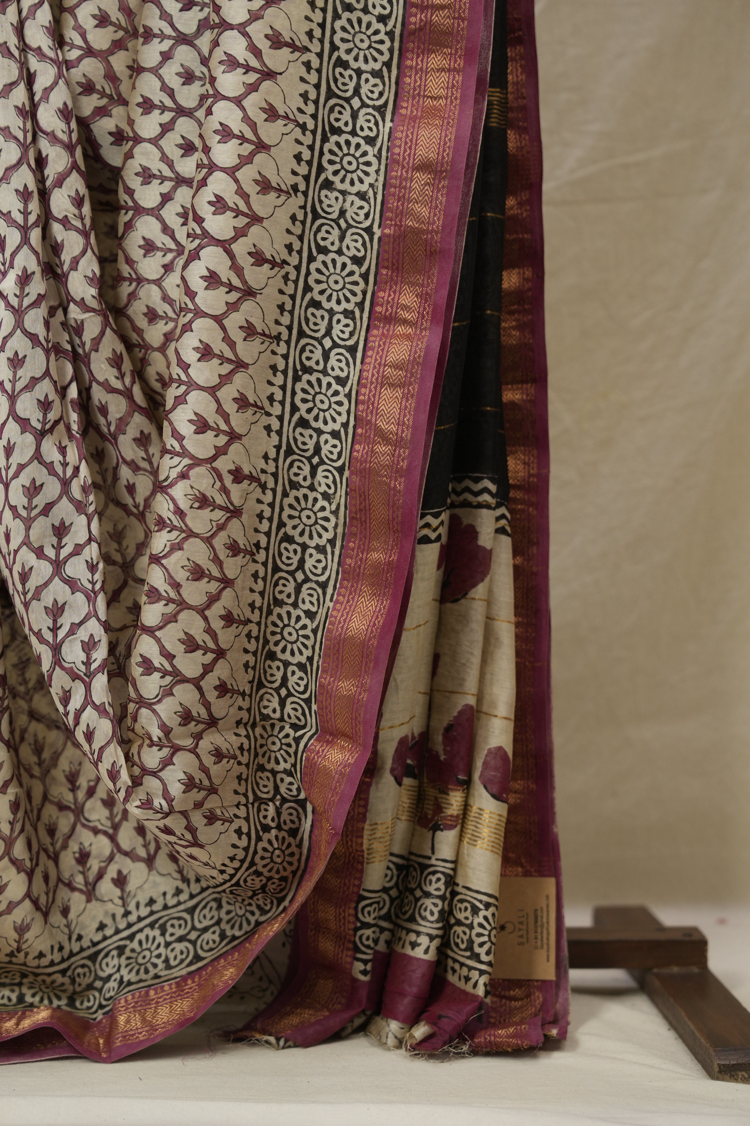Cream HBP Cotton Silk Saree With Maheshwari Border - SRCCSS1558