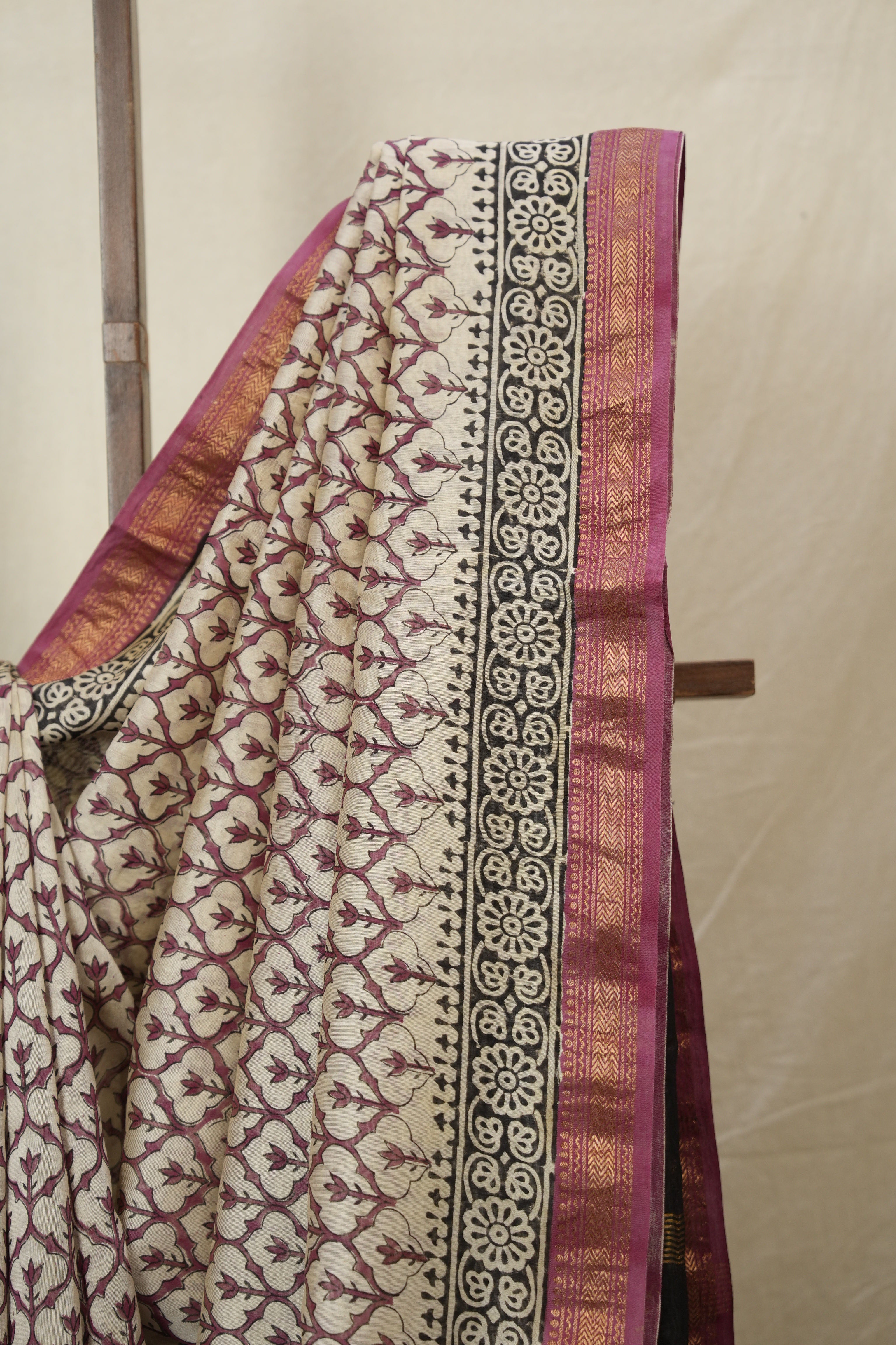 Cream HBP Cotton Silk Saree With Maheshwari Border - SRCCSS1558