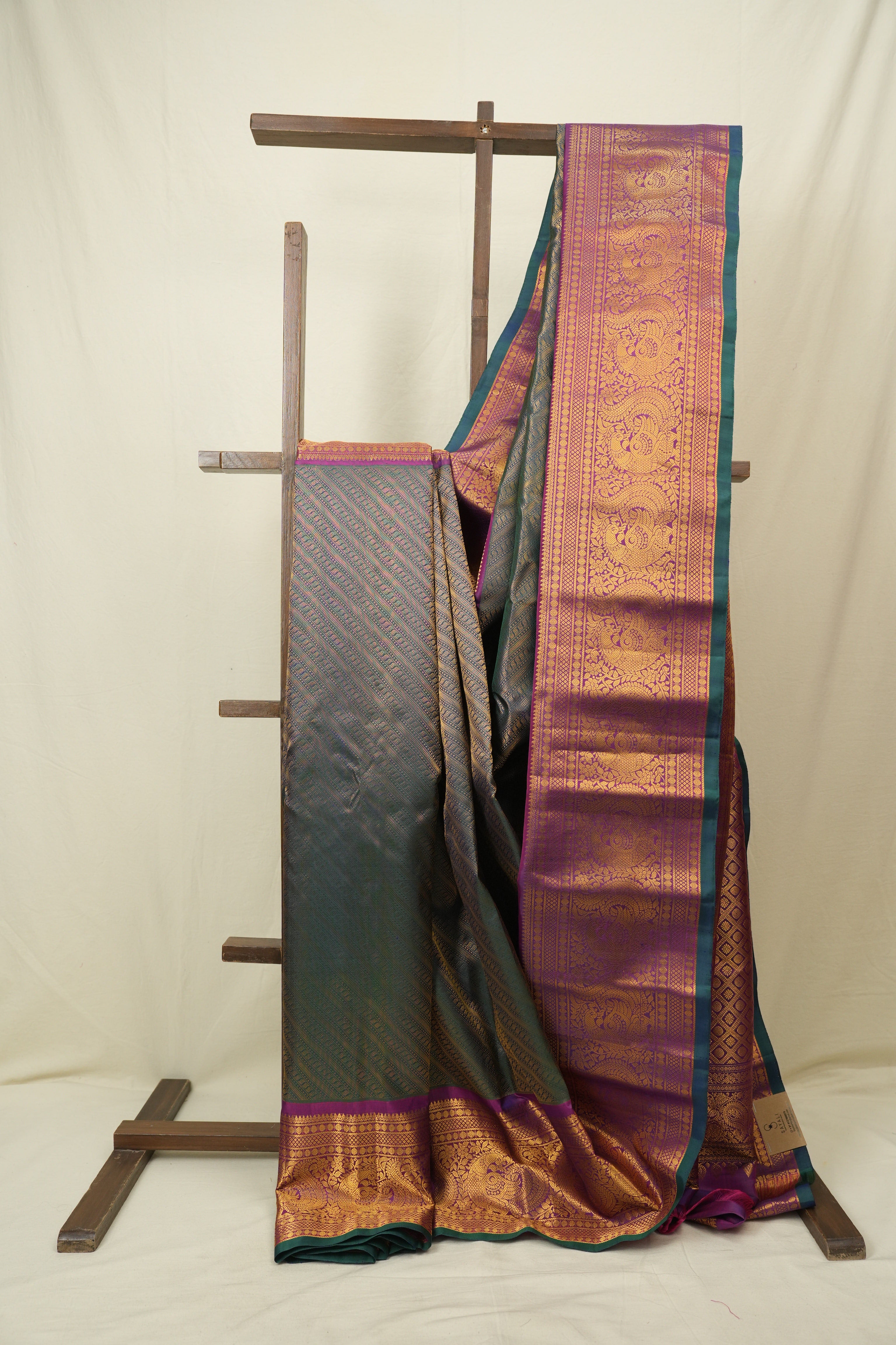 Peacock Green Gadwal Silk Saree - SRPGGSS651