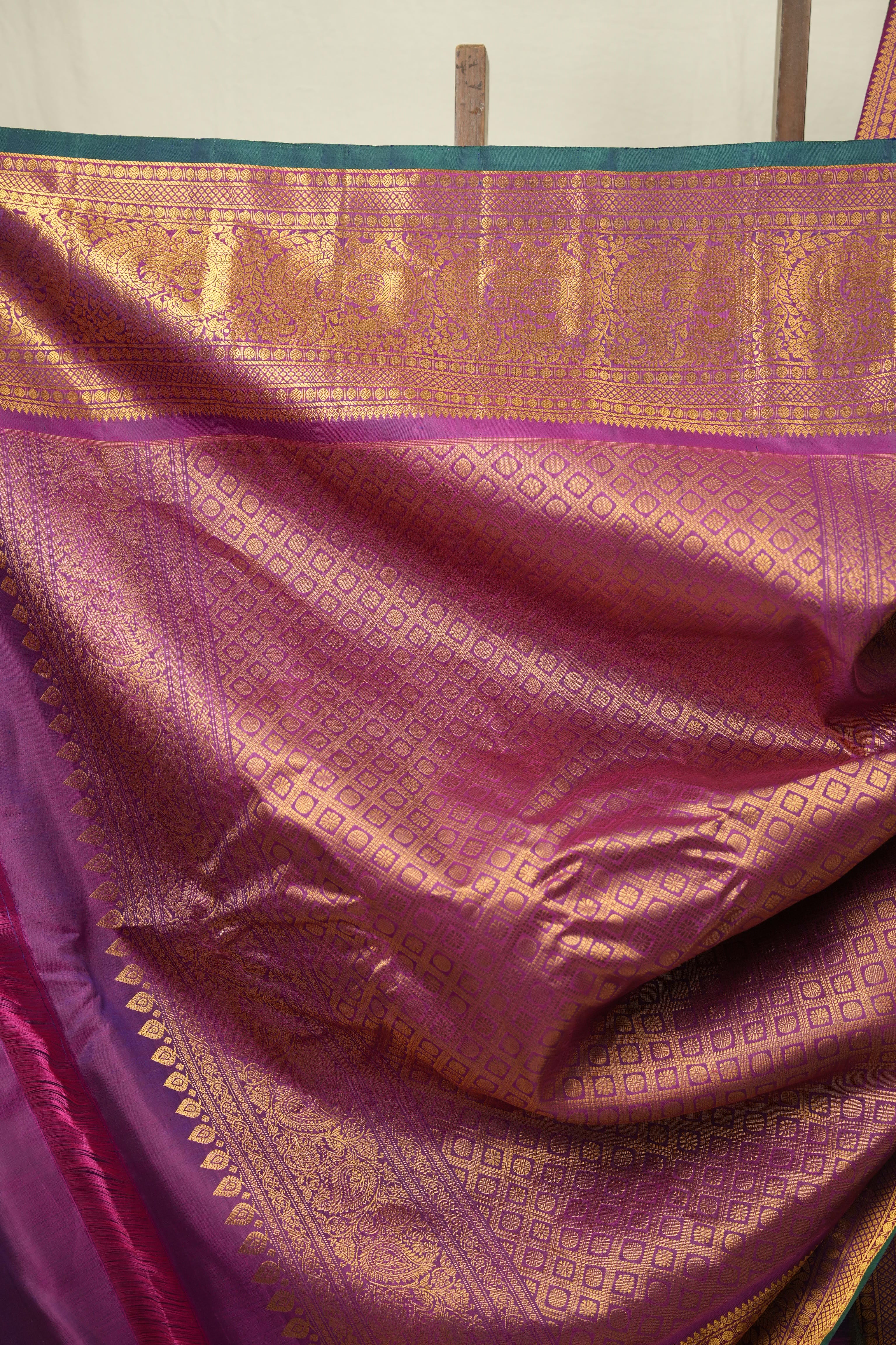 Peacock Green Gadwal Silk Saree - SRPGGSS651