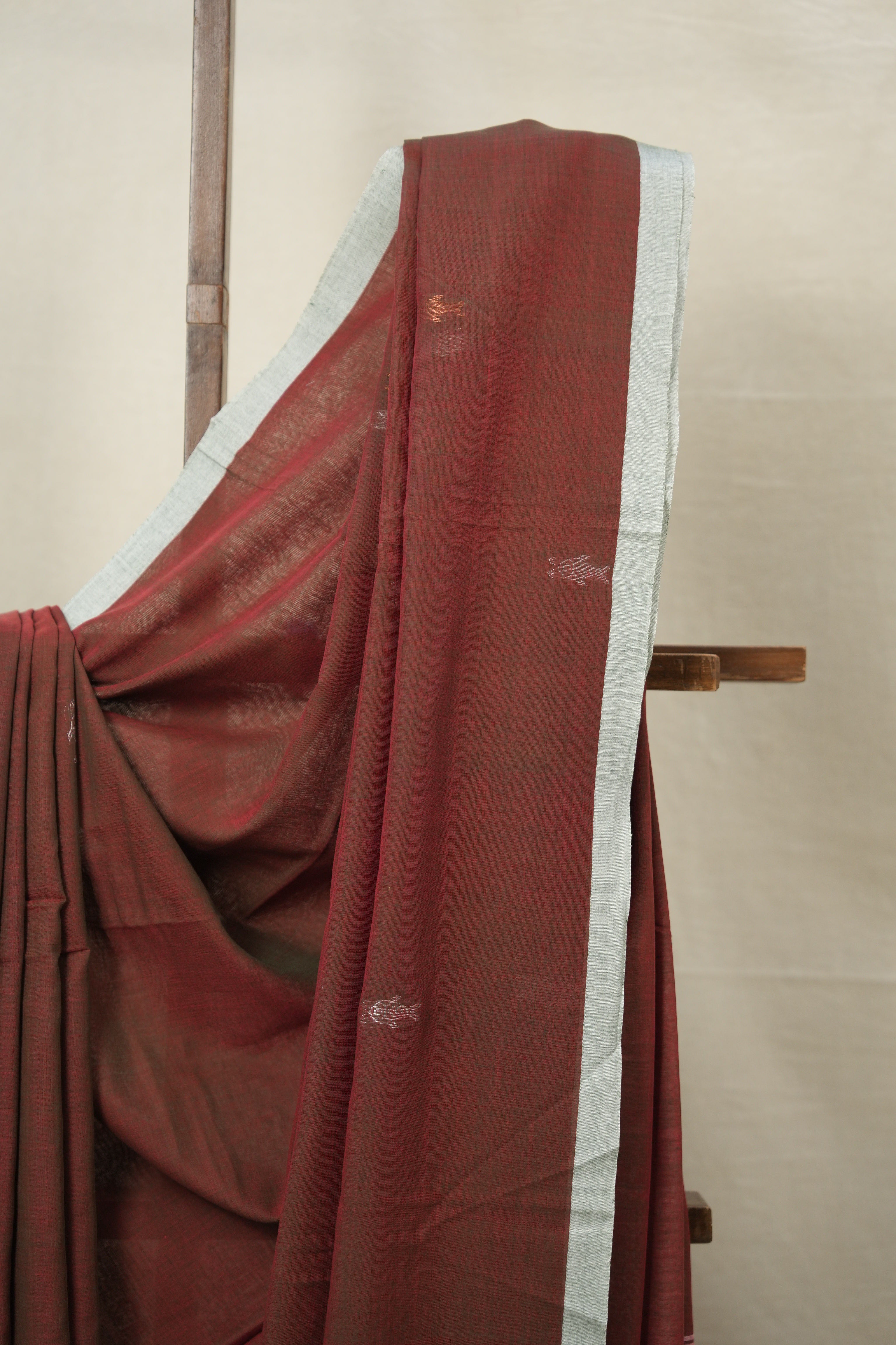 Two Tone Marron Bengal Cotton Jamdani Saree - SRTTMBCJS173