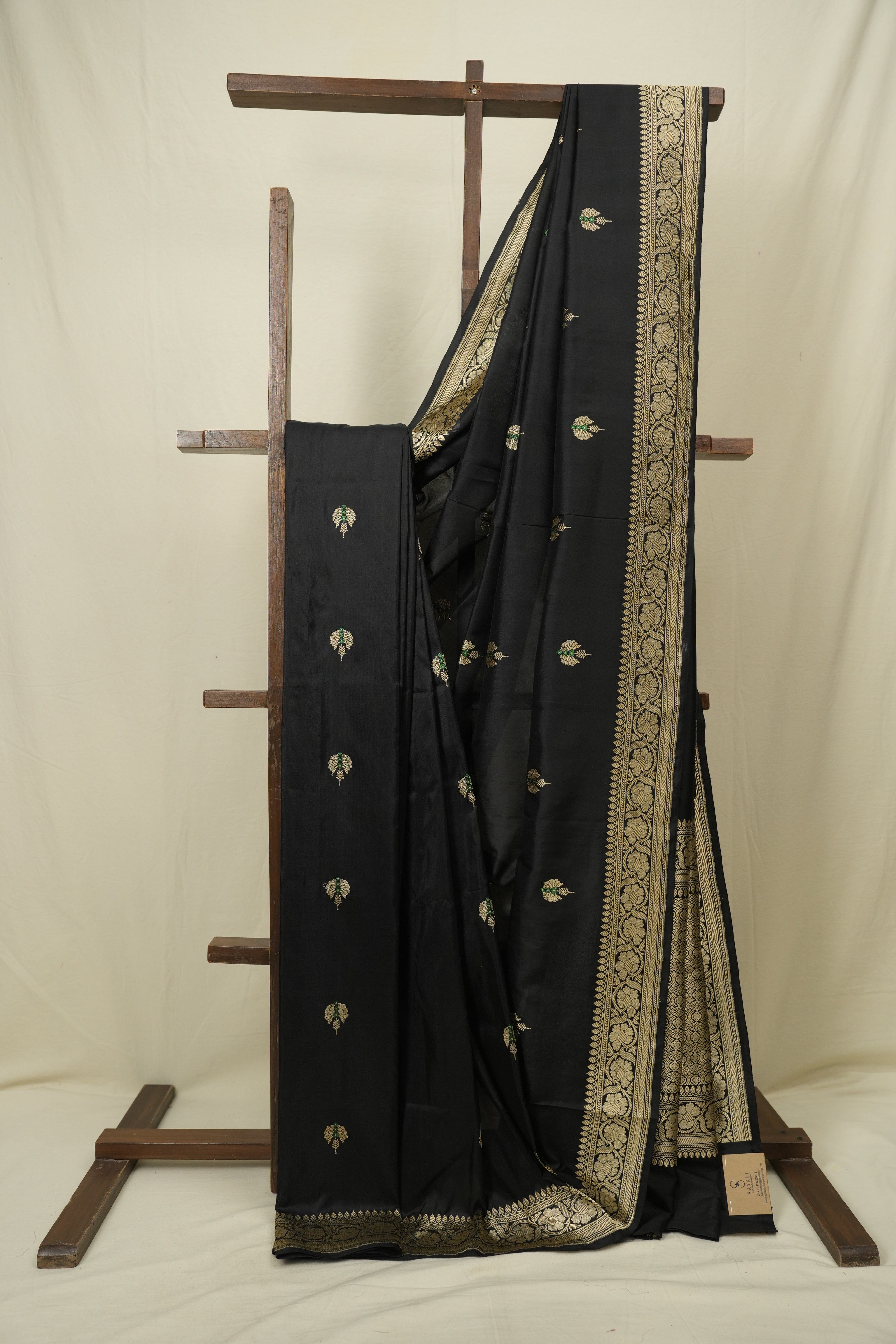 Black Banarasi Silk Saree - SRBBSS976
