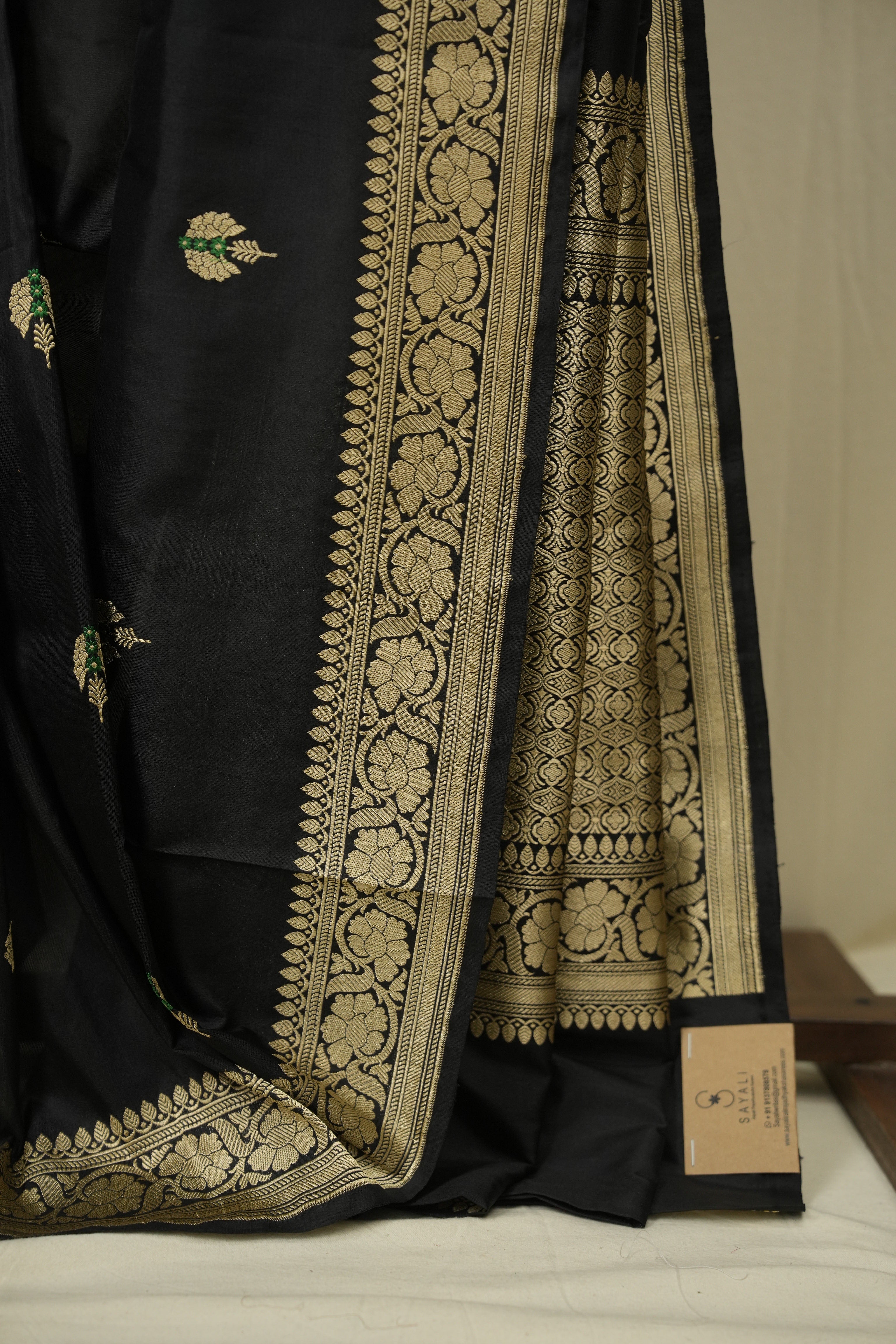 Black Banarasi Silk Saree - SRBBSS976