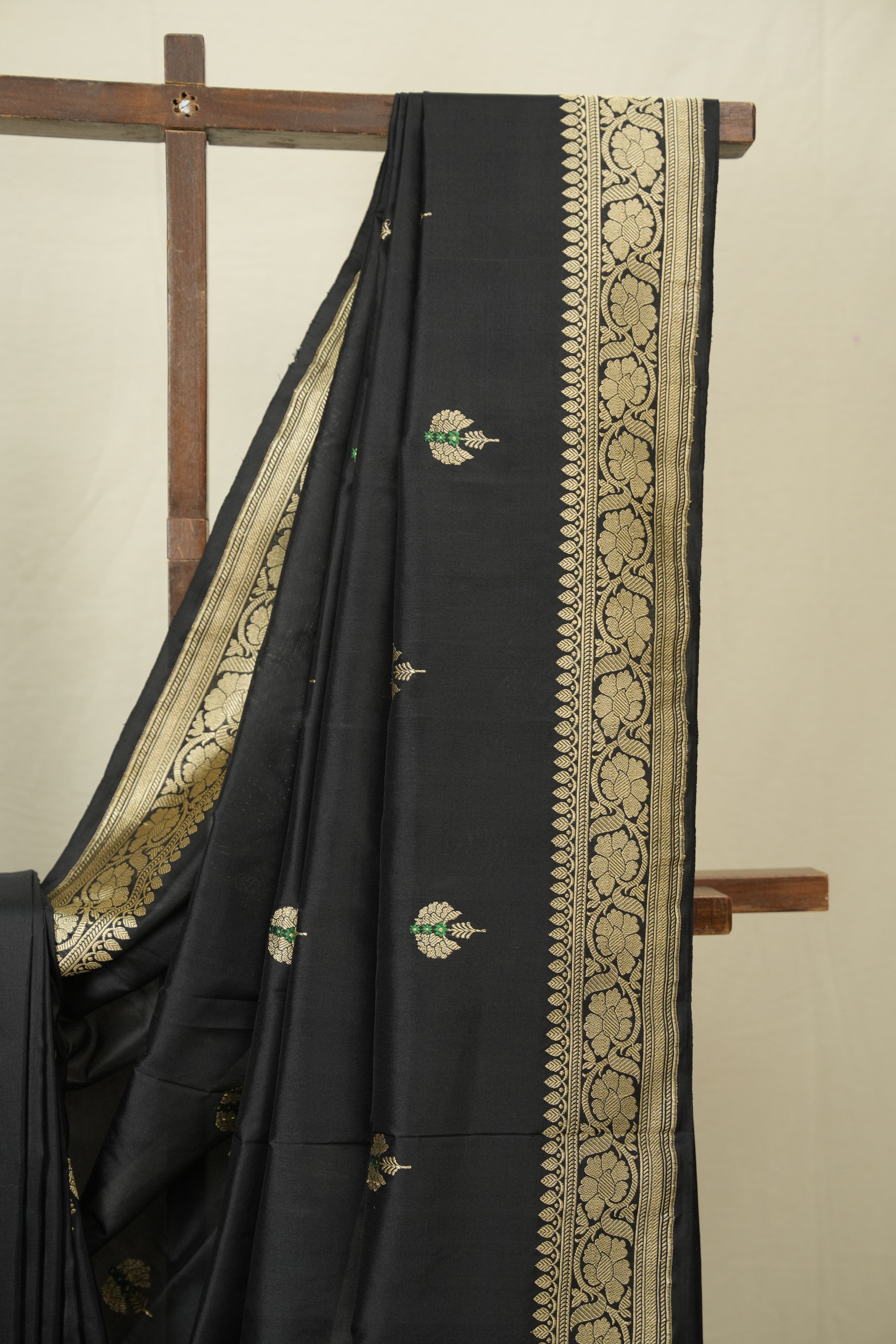 Black Banarasi Silk Saree - SRBBSS976