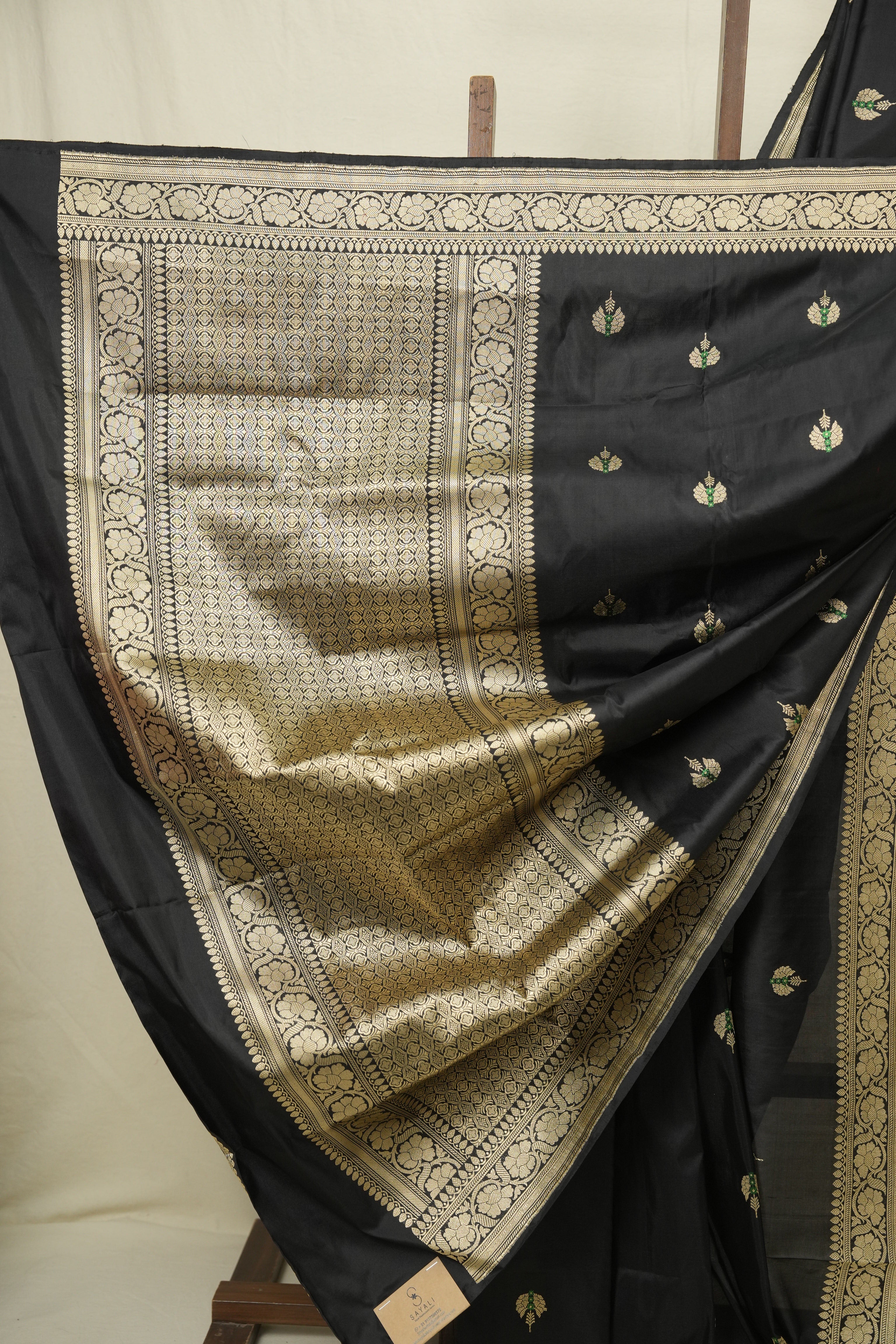 Black Banarasi Silk Saree - SRBBSS976